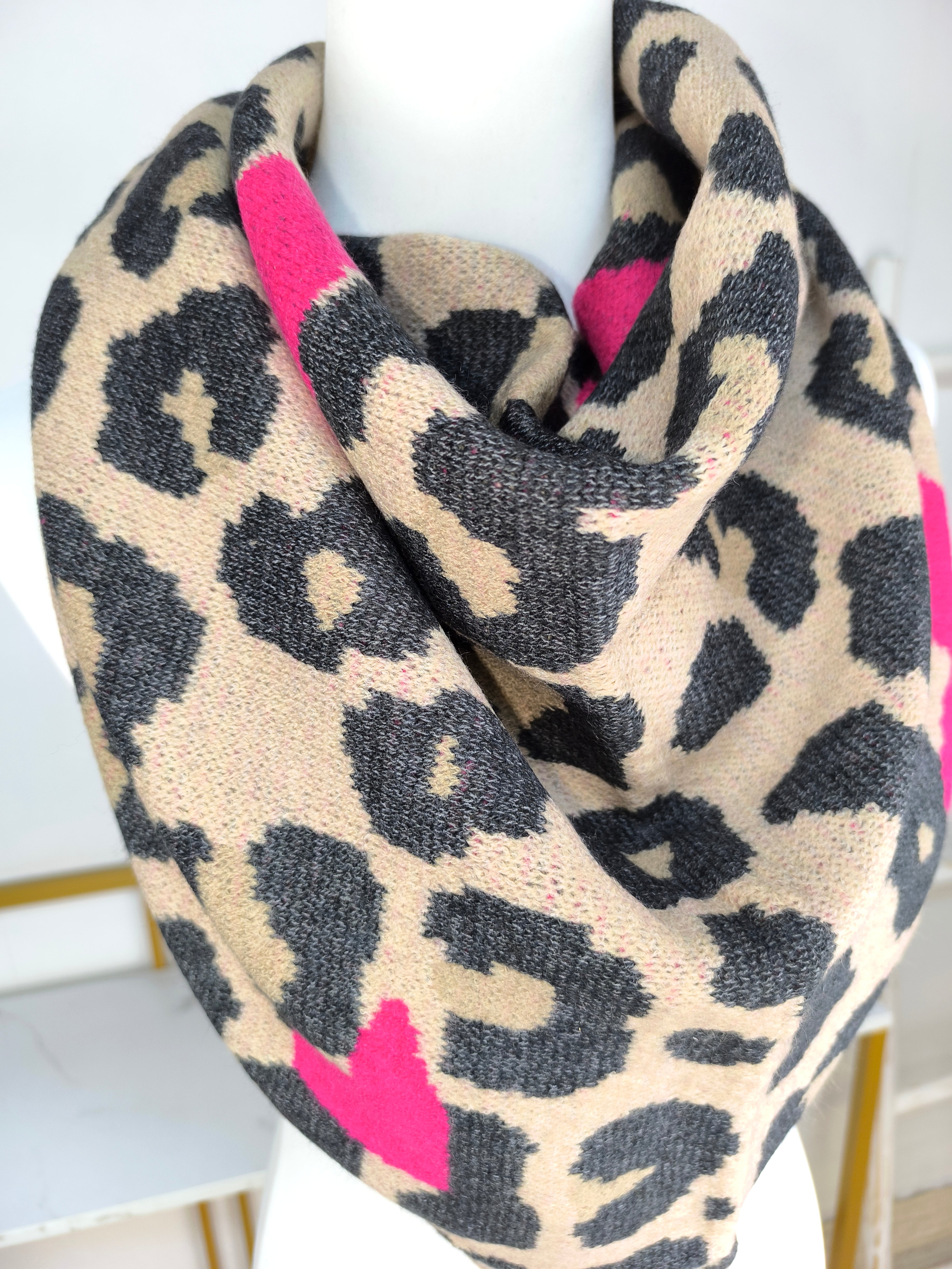 Wollschal/Dreieckschal "Heart" light camel/pink