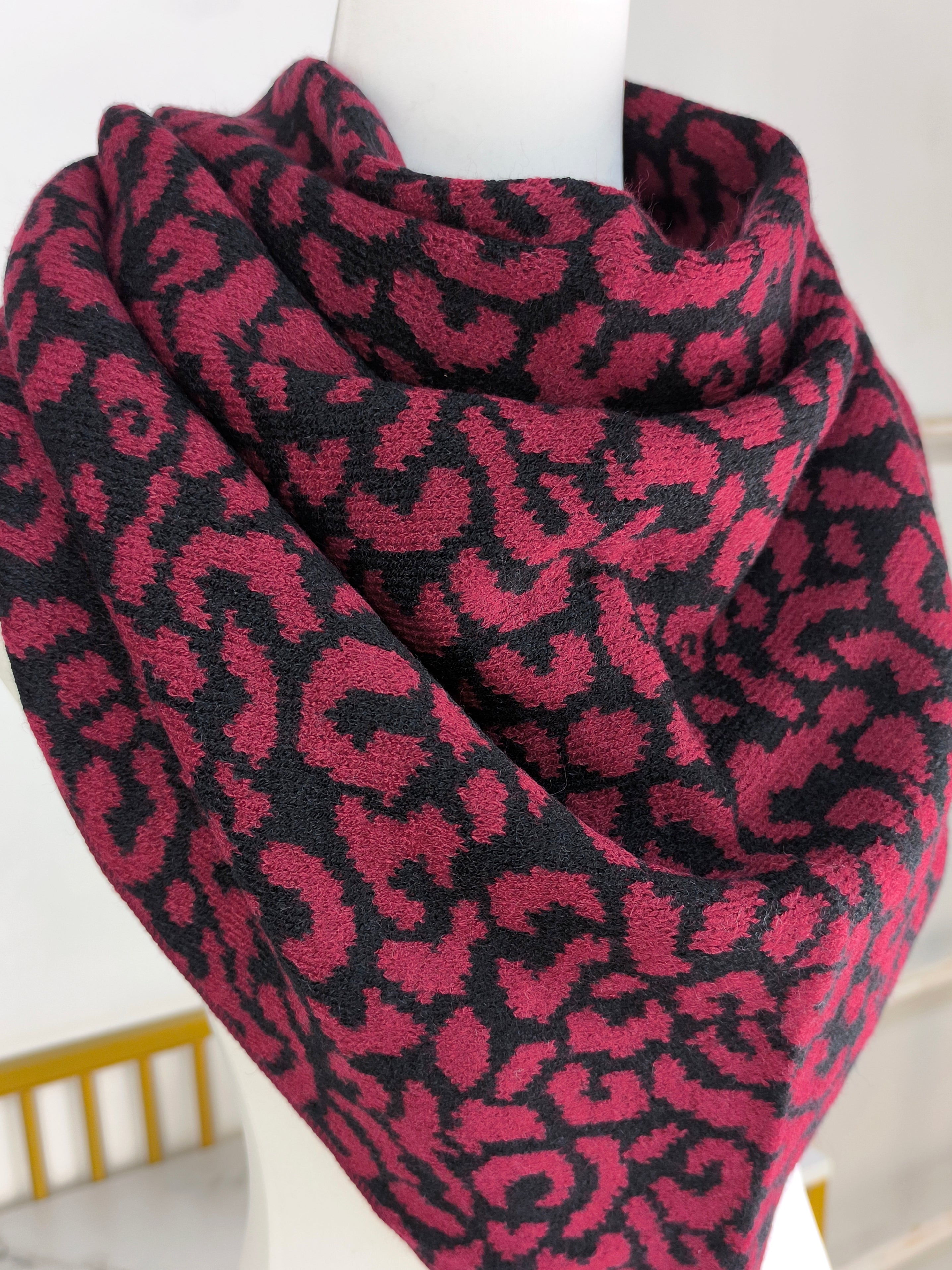 Wollschal/Dreieckschal "Leo" vino/schwarz