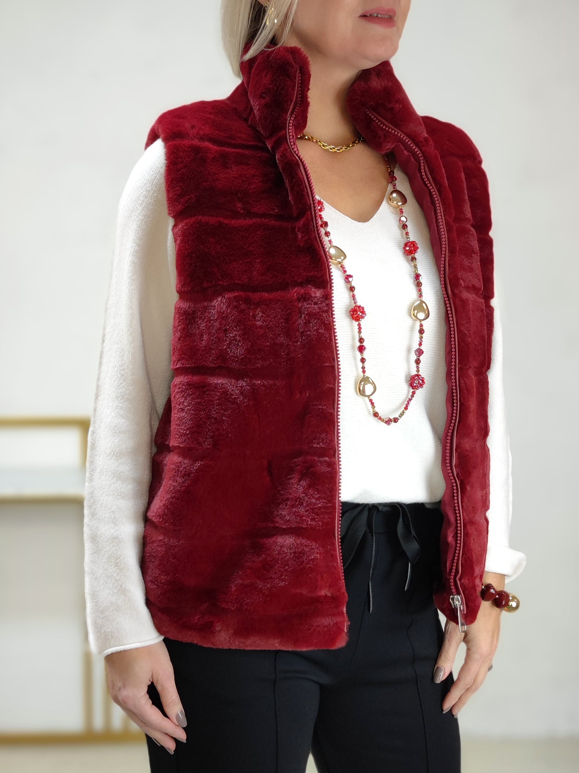 Fellweste dunkelrot in 3 Größen (36-40/42-44/46-48/50)