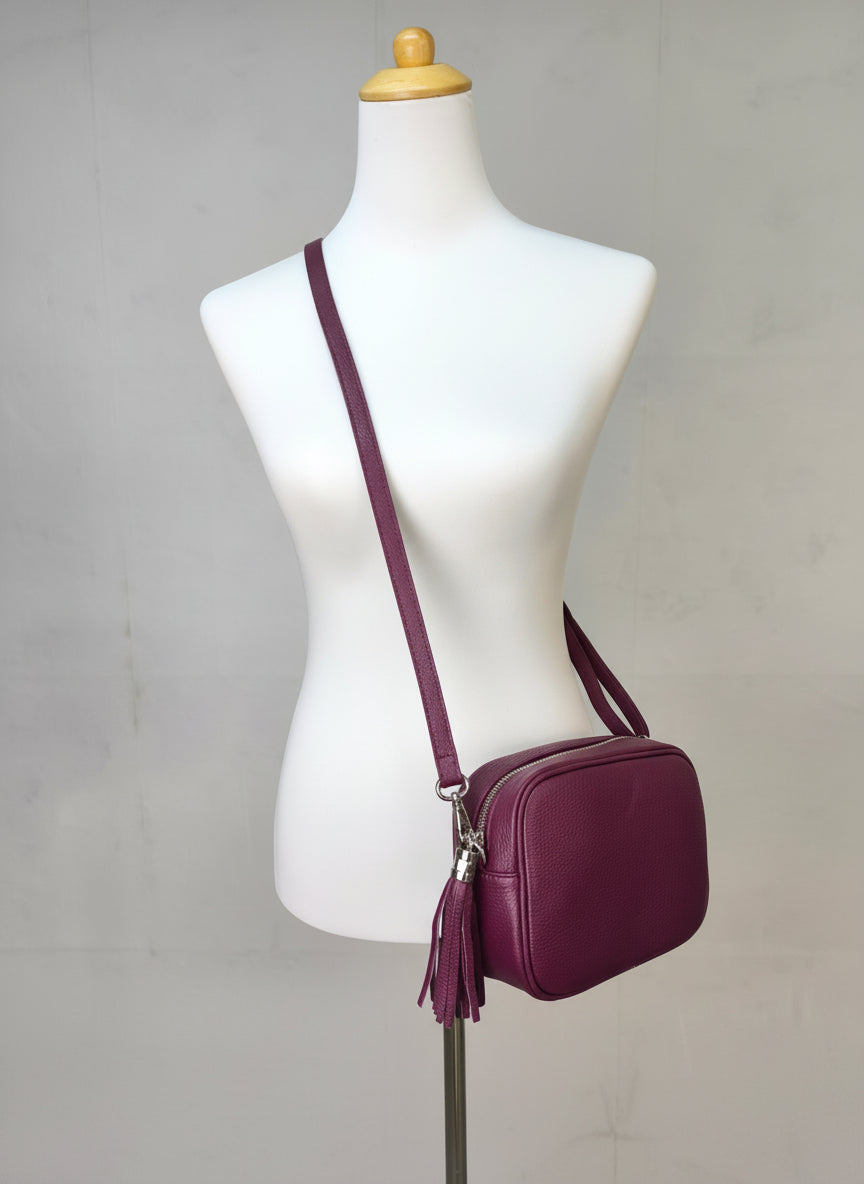 Kleine Umhängetasche aus Leder in vino