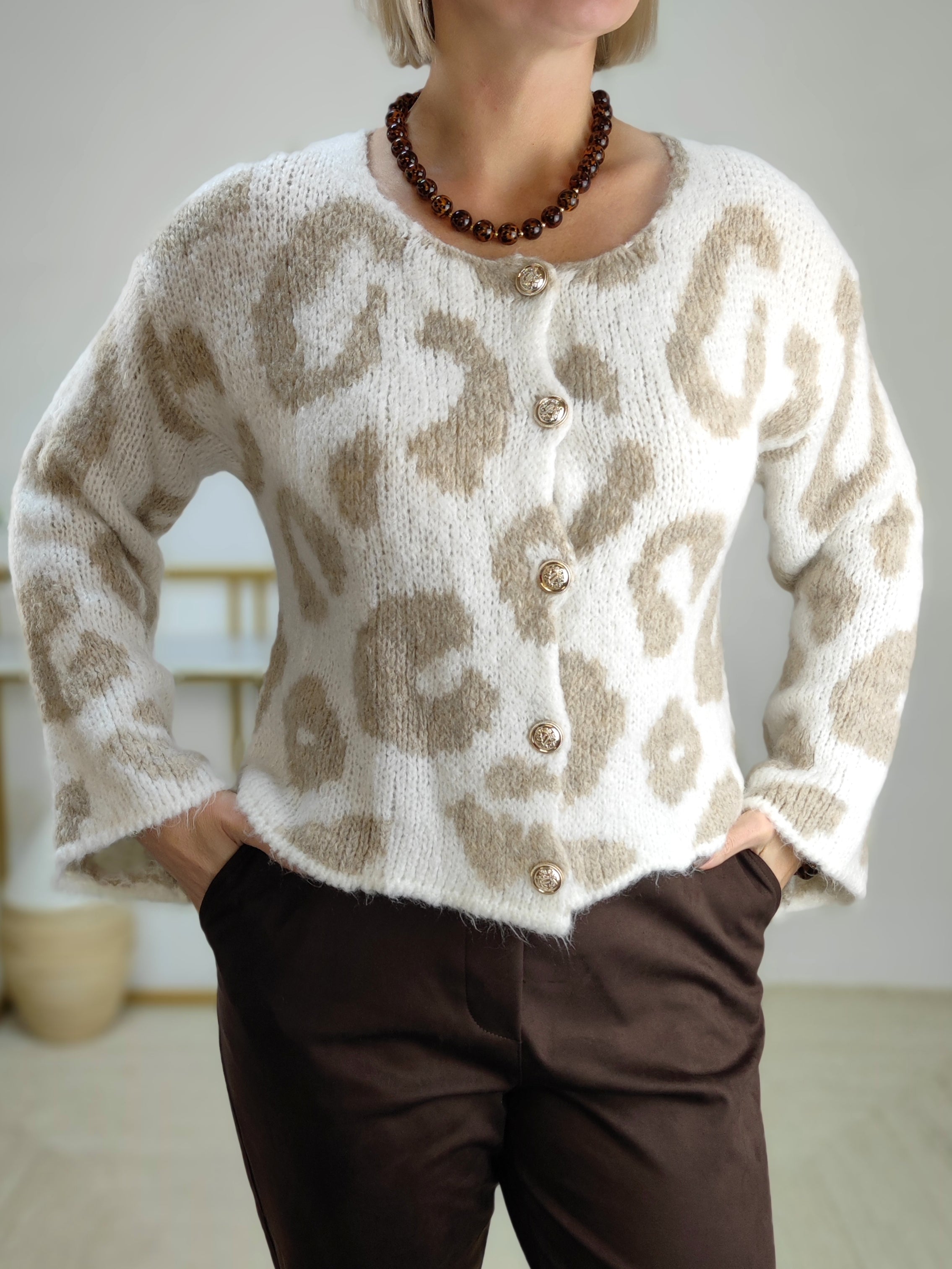Kuschelige Strickjacke/Jackenpullover in wollweiss/beige (36-42)