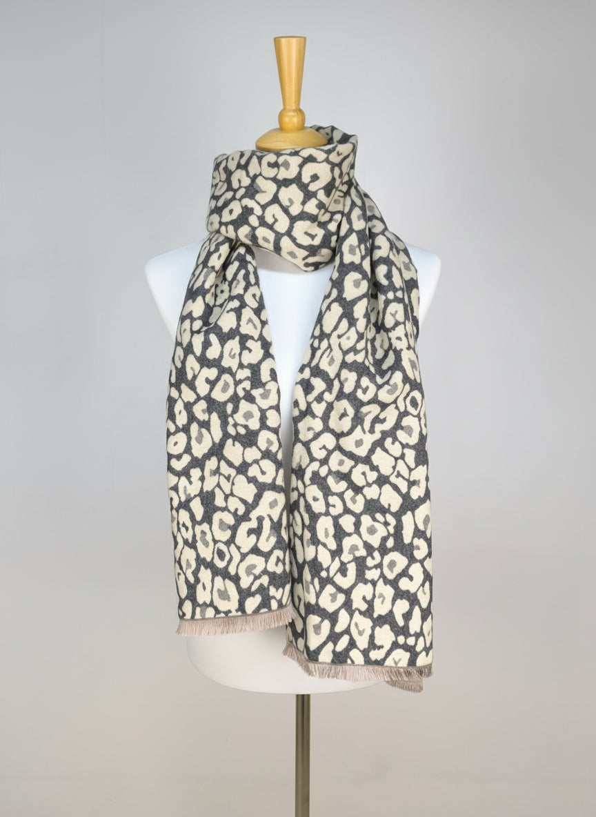 Weicher Kuschelschal in grau/beige mit Leo Musterung