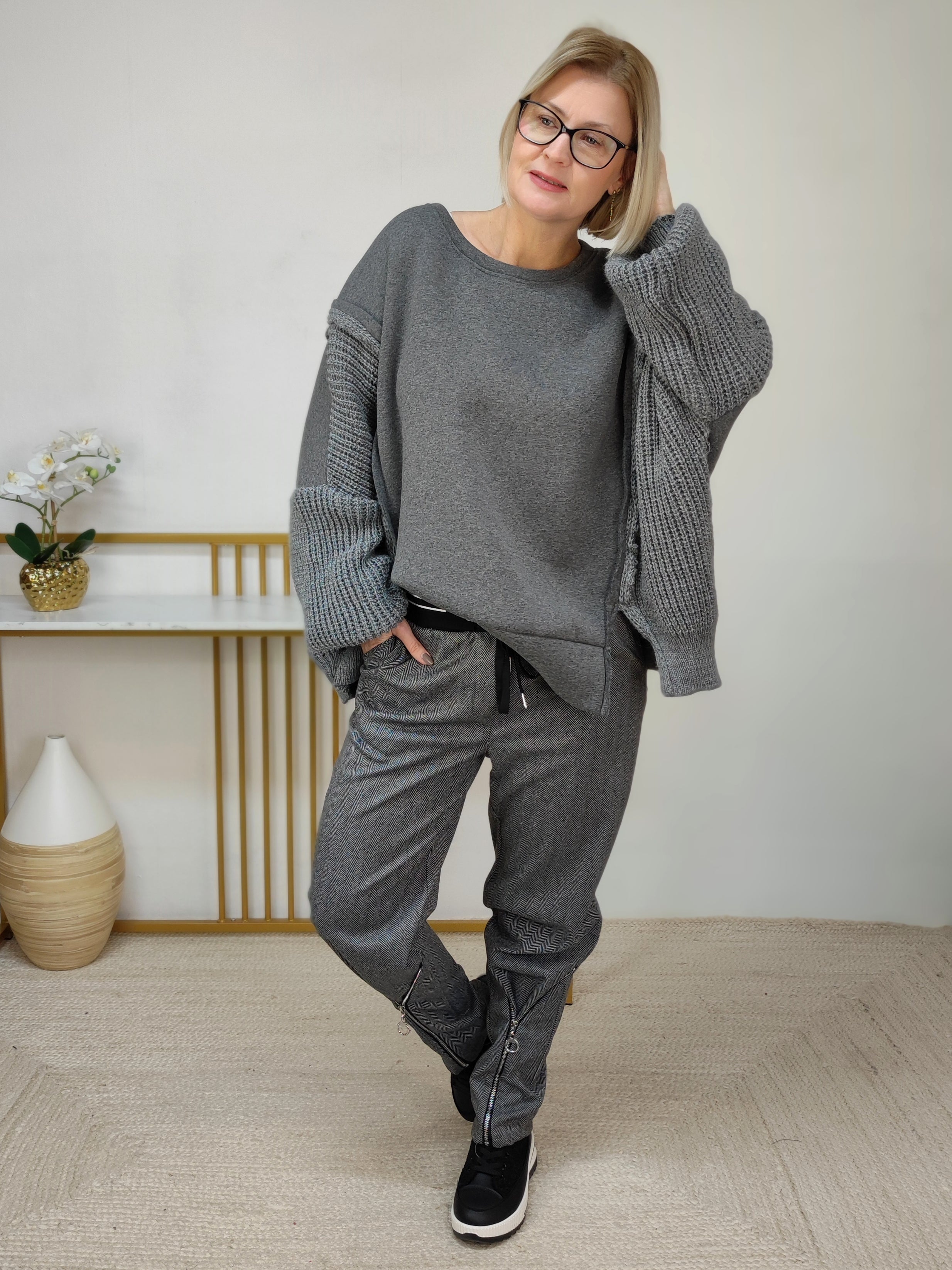 Stylische Sweatshirt mit Materialmix in grau (38-46)