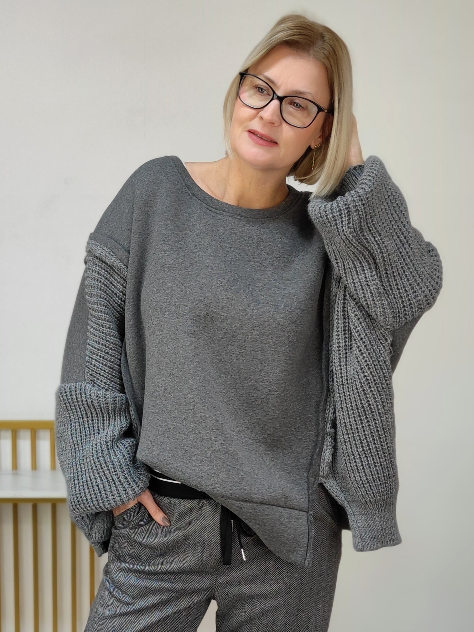 Stylische Sweatshirt mit Materialmix in grau (38-46)