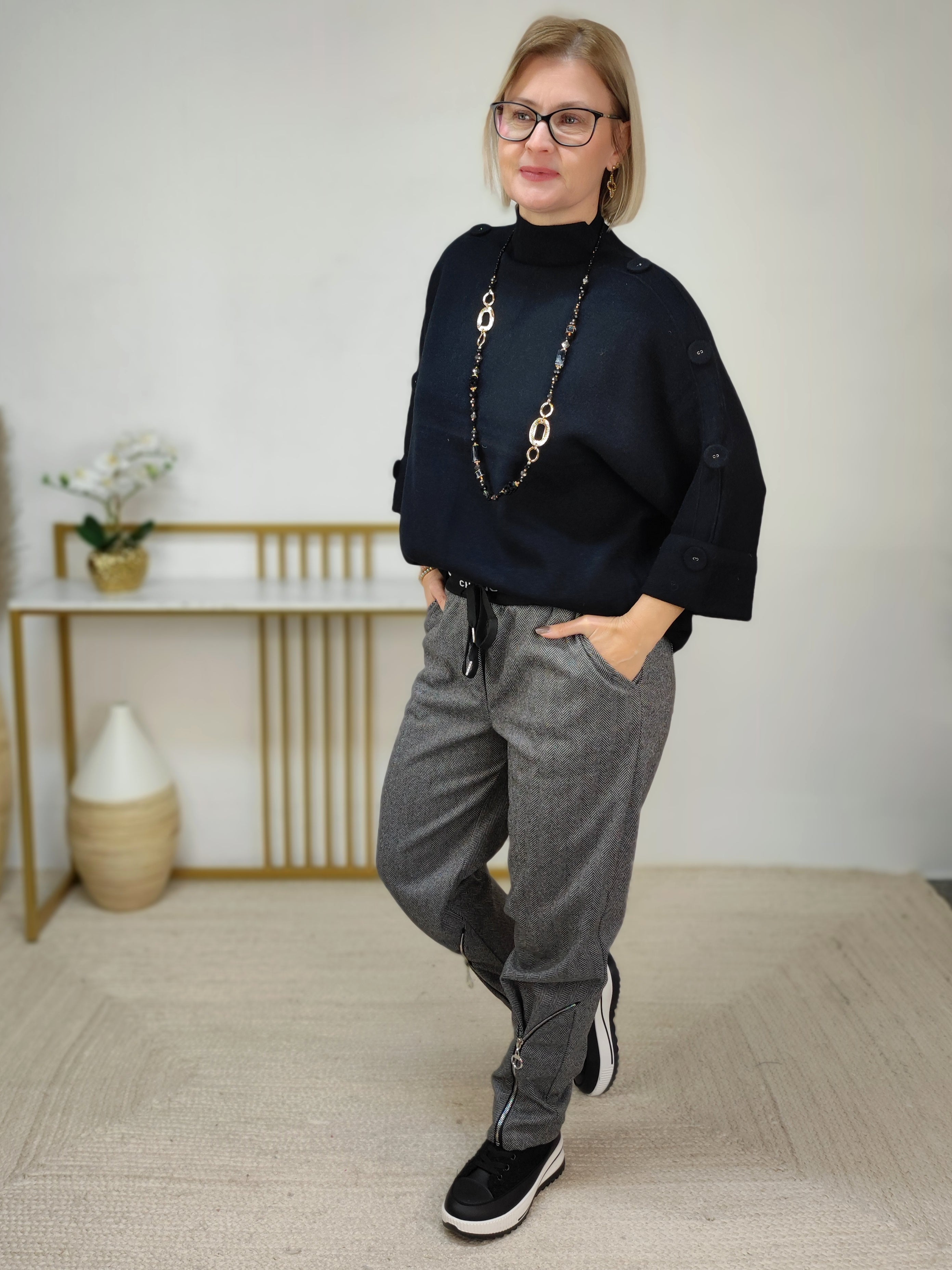 Feinstrick Pullover einfarbig schwarz mit Knöpfen (38/40-44)