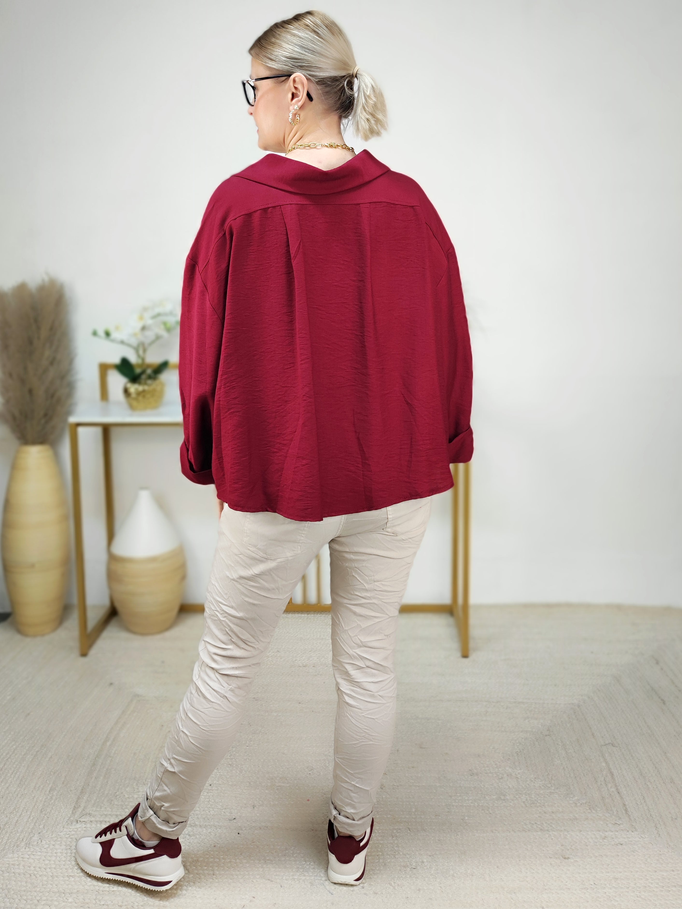 Einfarbige Bluse in vino (40-44)