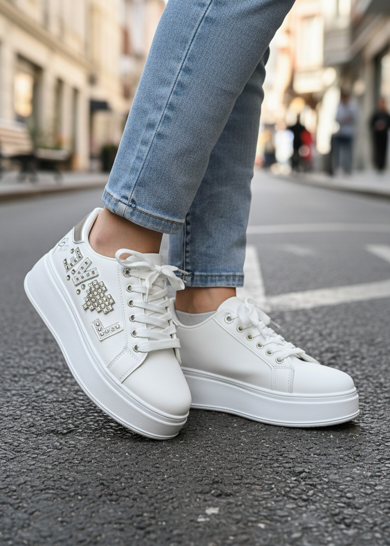 Weisse, stylische Sneaker Größe 36-41