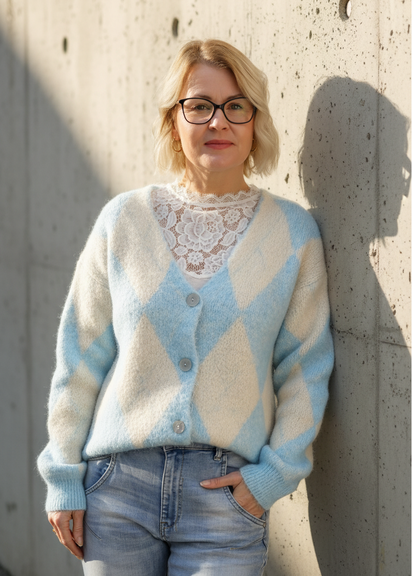Kuschelige Strickjacke mit Rautenmuster hellblau (36-42)
