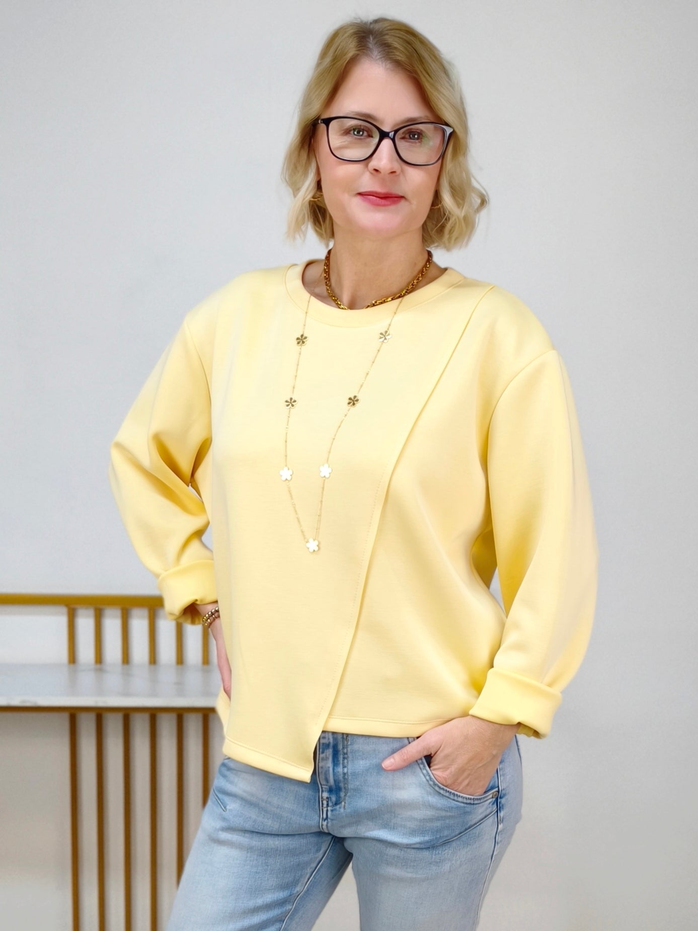 Einfarbiges Sweatshirt in buttergelb (bis Größe 42)