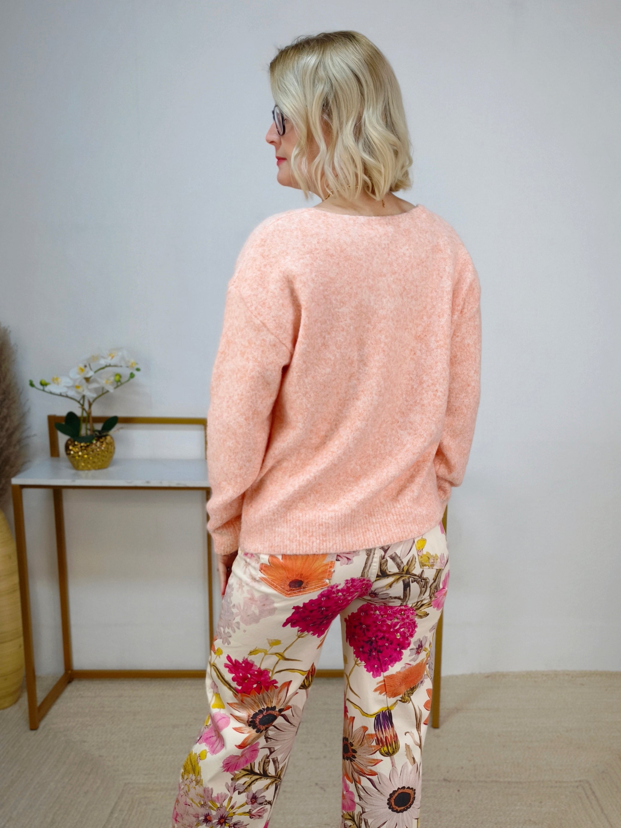 Weicher Pullover "H" pastell orange meliert (bis 42)