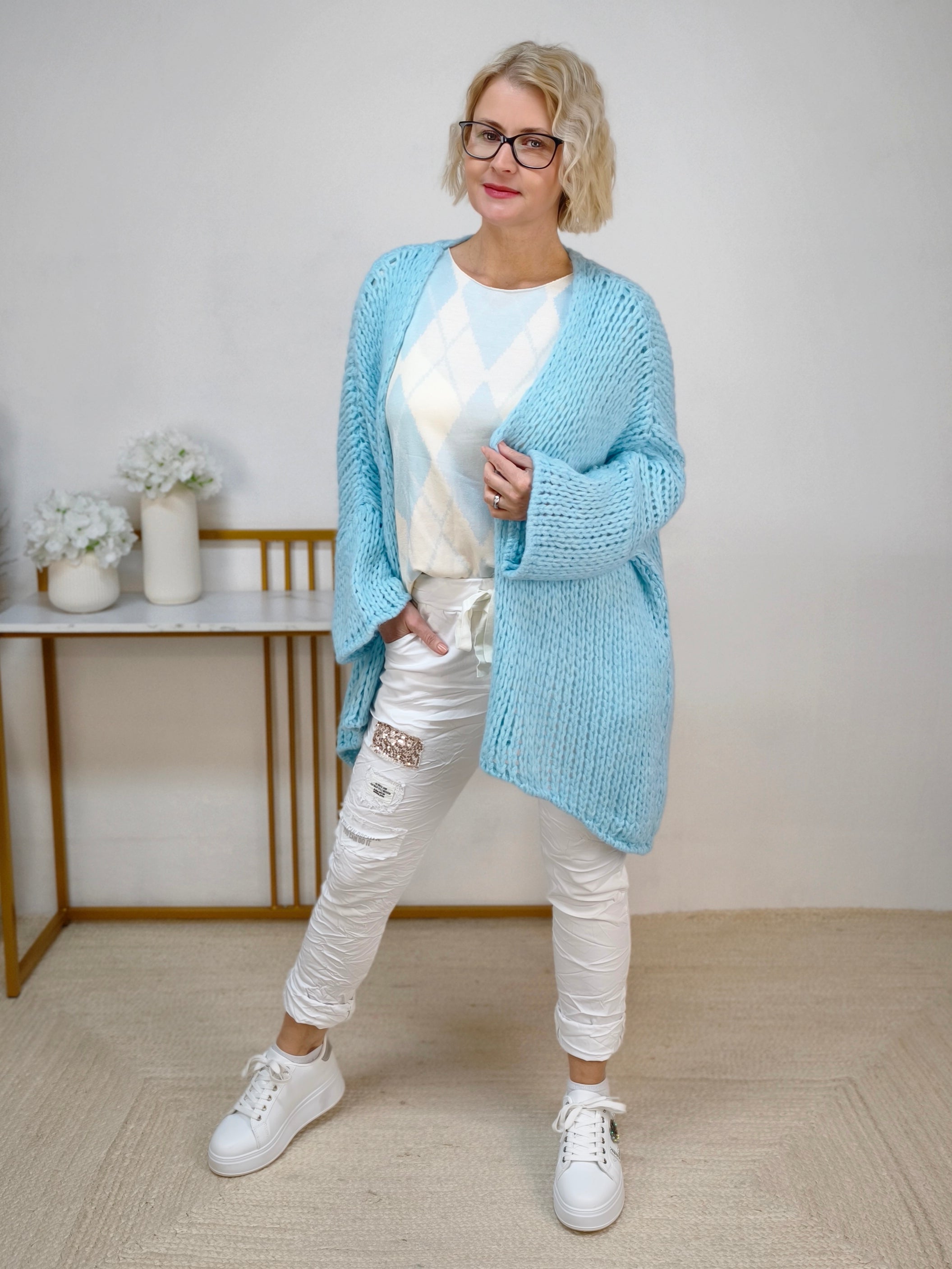 Strickjacke in grobstrick hellblau (38-44/46)