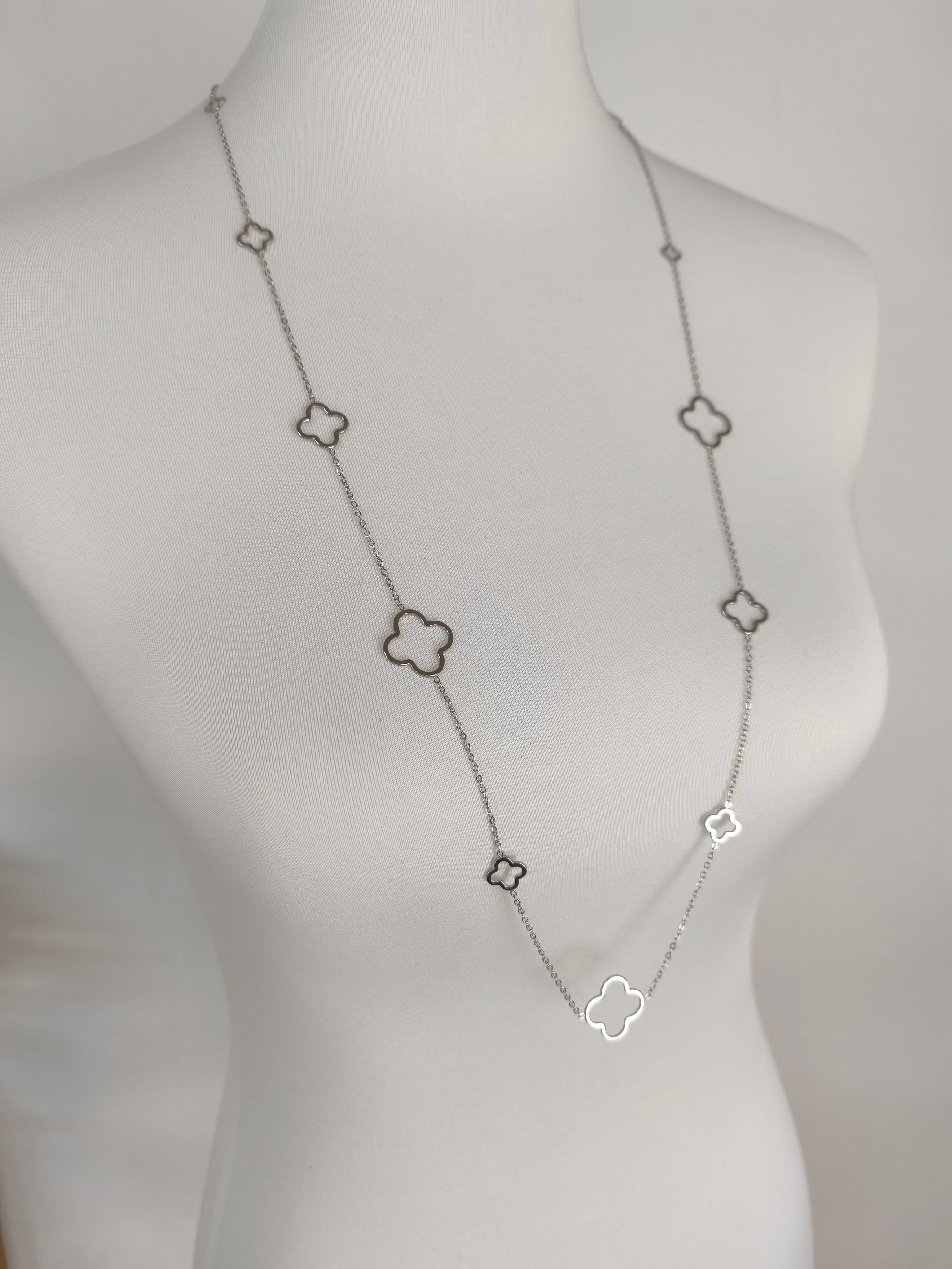 Feine, lange Halskette "Clover" aus Edelstahl silberfarben