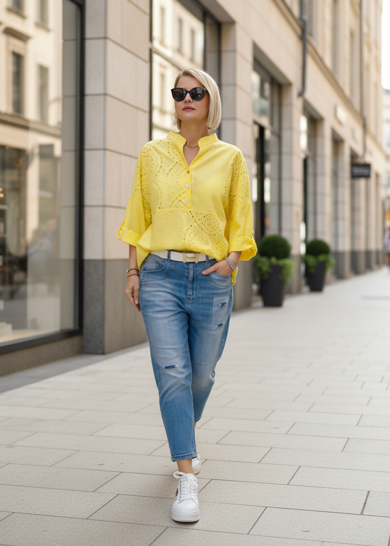 Leichte Sommerbluse in gelb mit Lochstickerei (38-42)