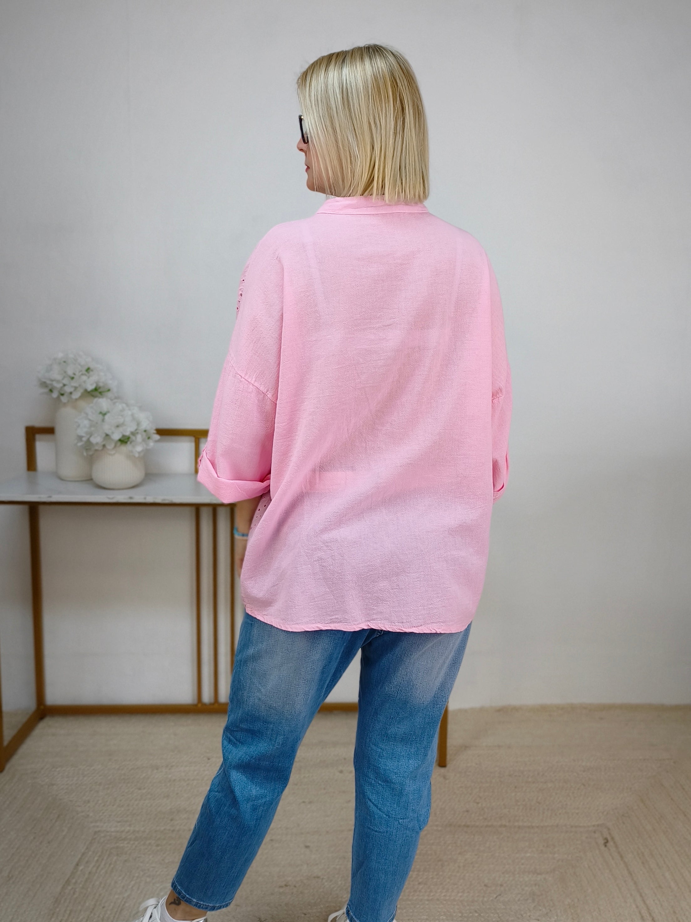 Leichte Sommerbluse in rosa mit Lochstickerei (38-42)