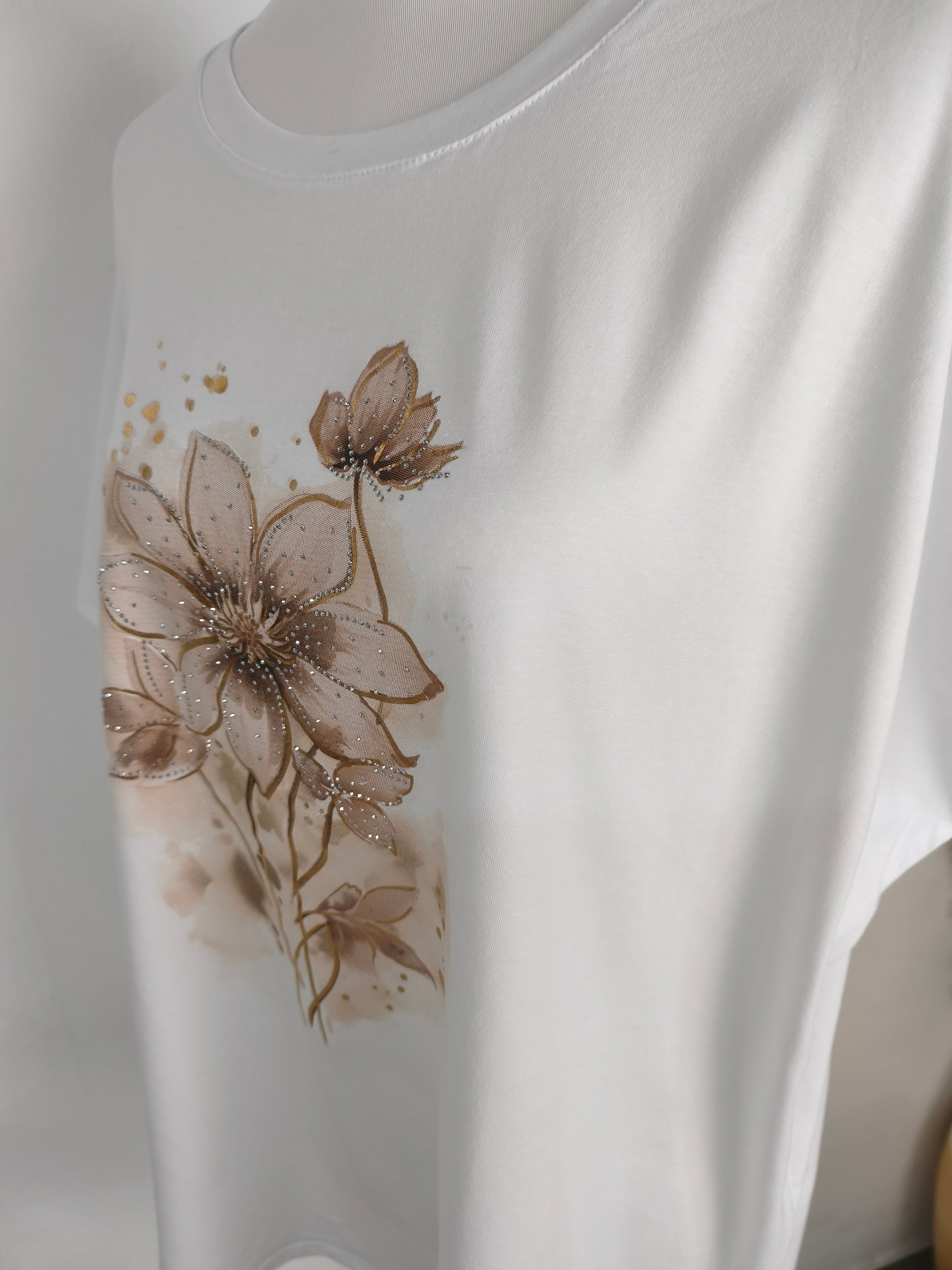 T-Shirt "Flora" weiss/beige/gold Oversize (44-48)