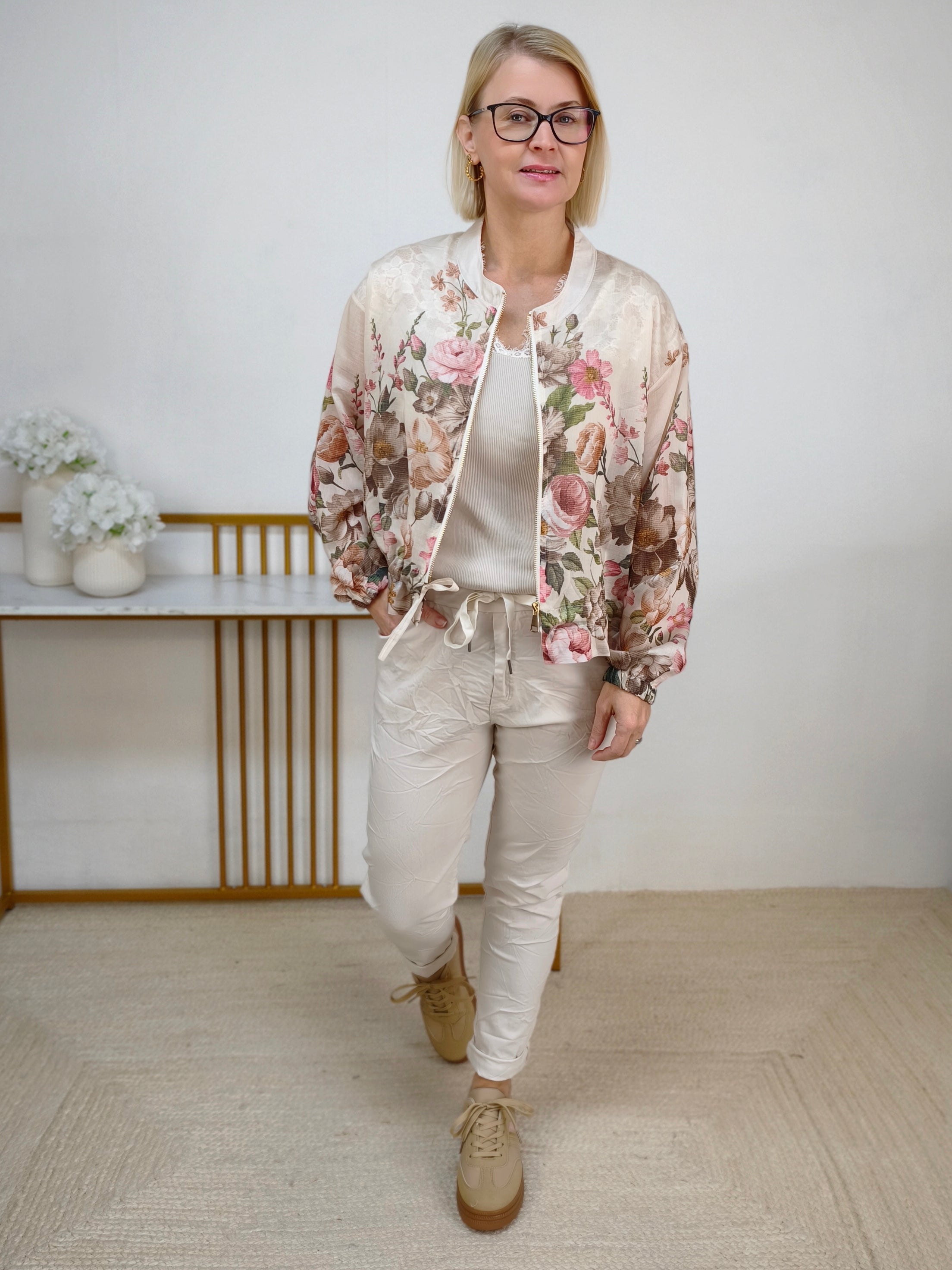 Bedruckte Kurzjacke "Flower" Creme/Rosa (36-42)