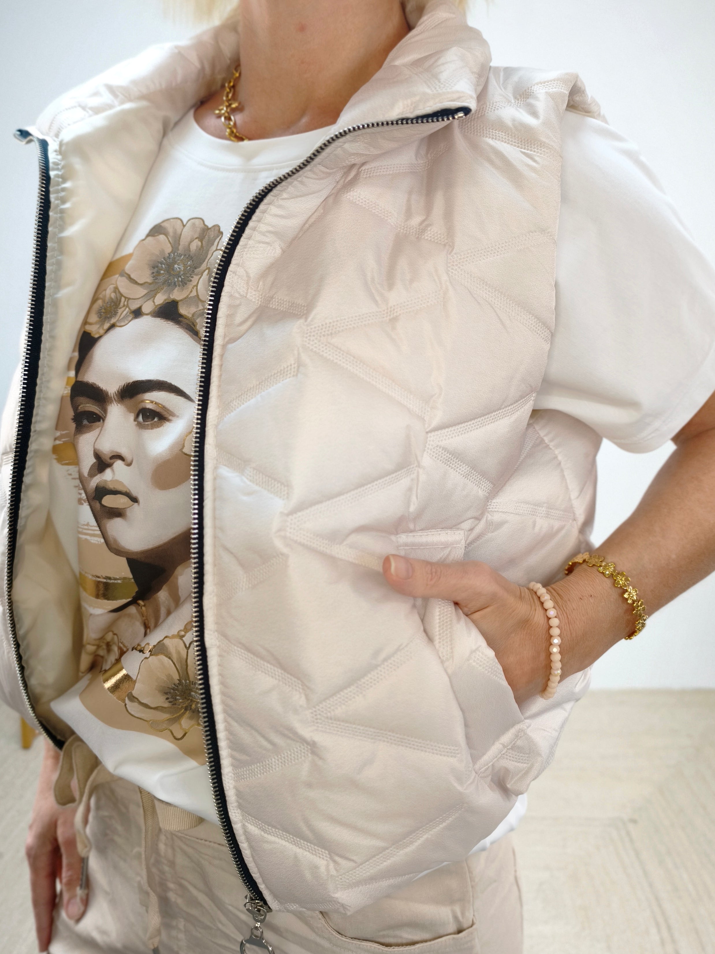 Leichte Kurzweste gesteppt in creme (36-42)