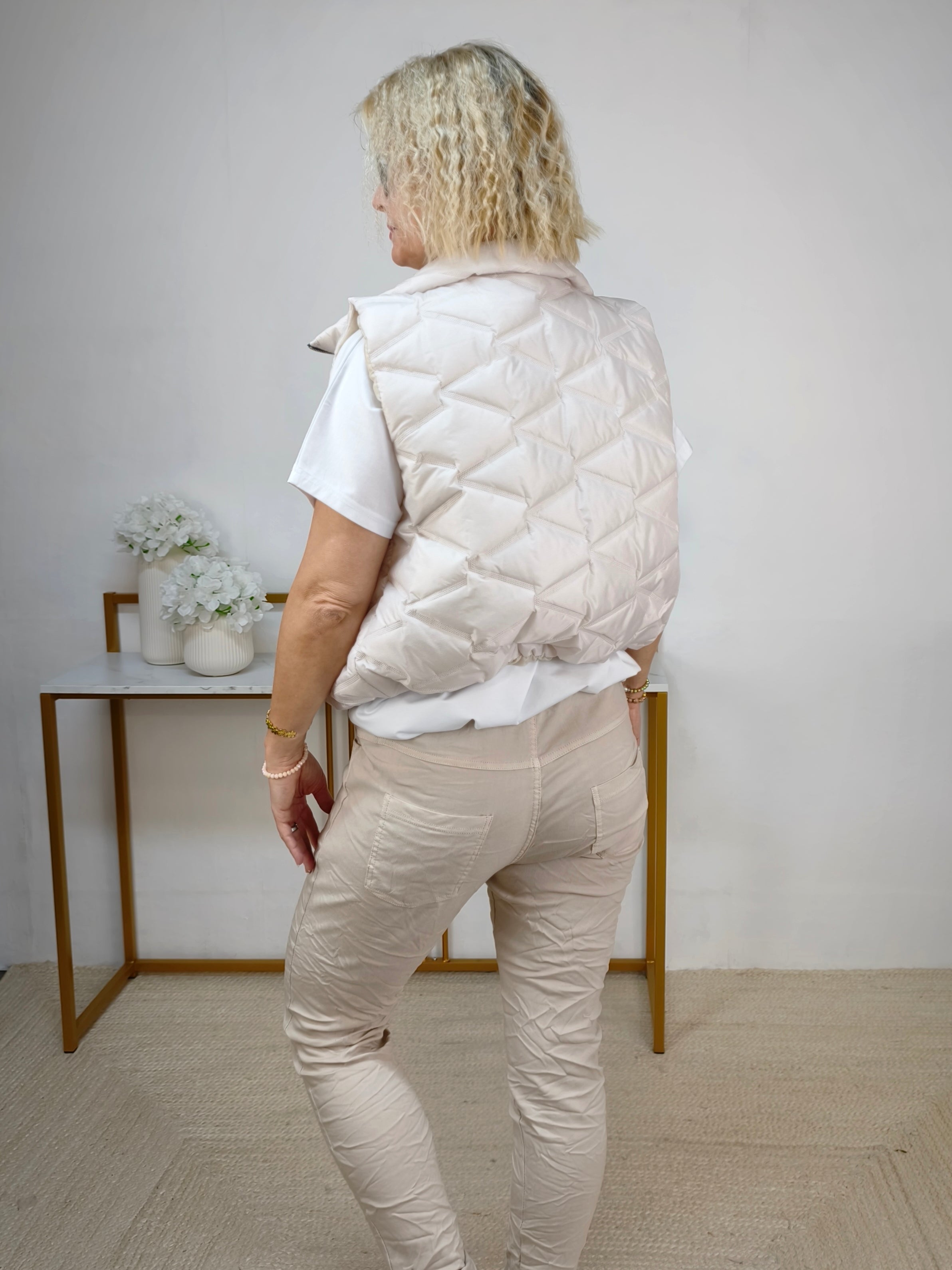 Leichte Kurzweste gesteppt in creme (36-42)