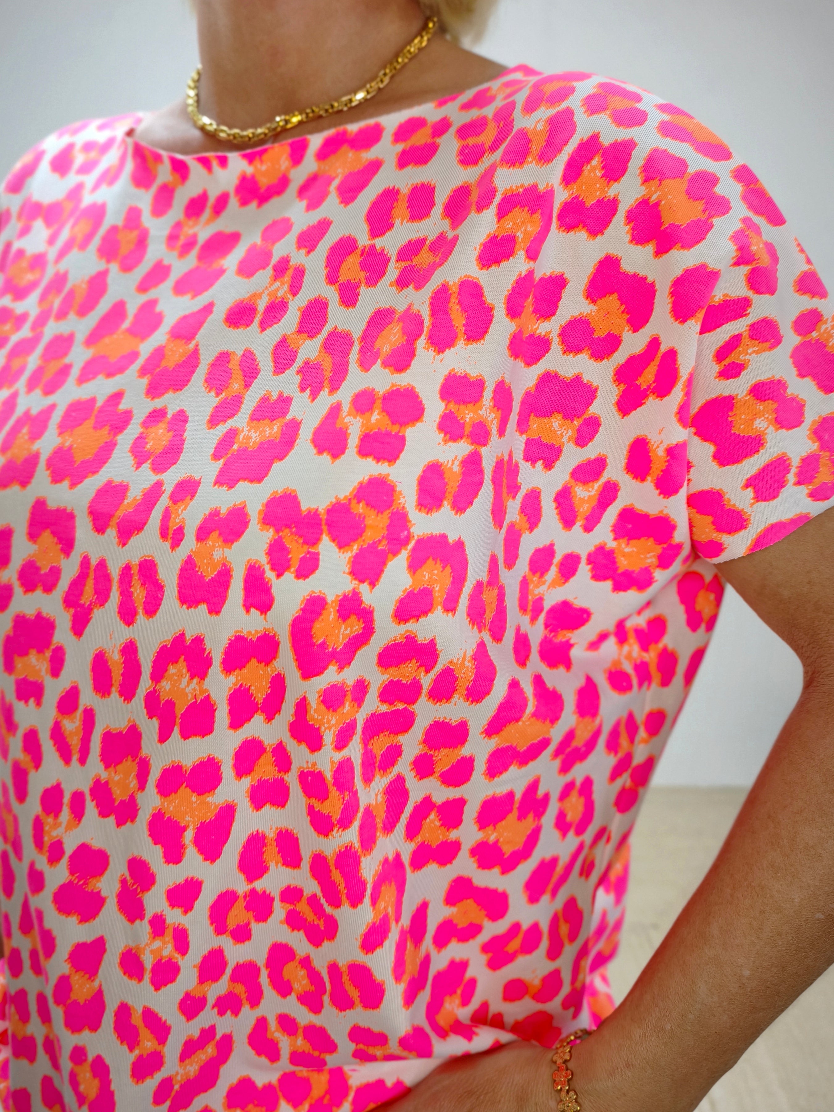 Leichtes Shirt in weiss/pink mit Leo aus Baumwolle (38-42/44)