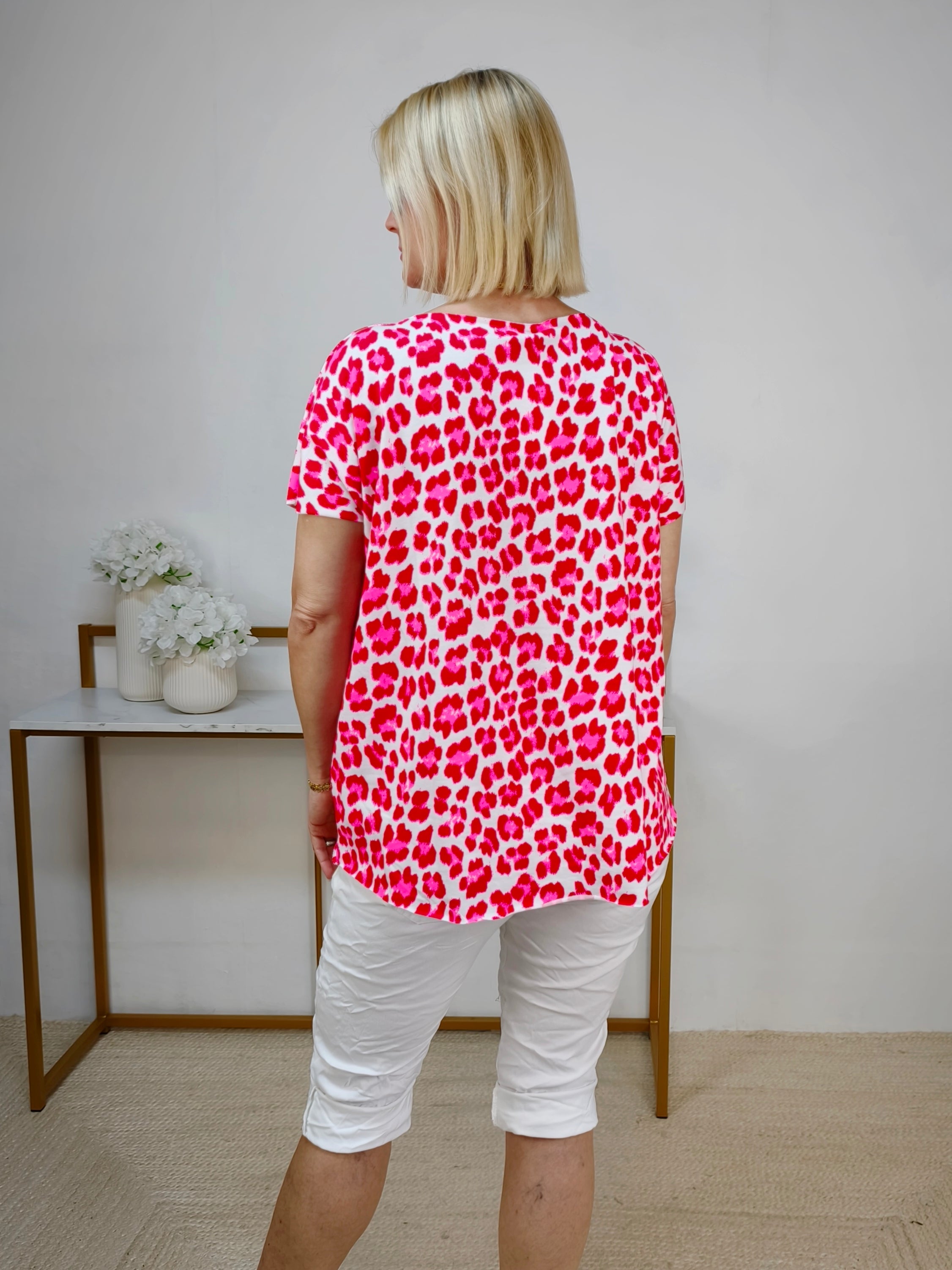 Leichtes Shirt in weiss/rot mit Leo aus Baumwolle (38-42/44)