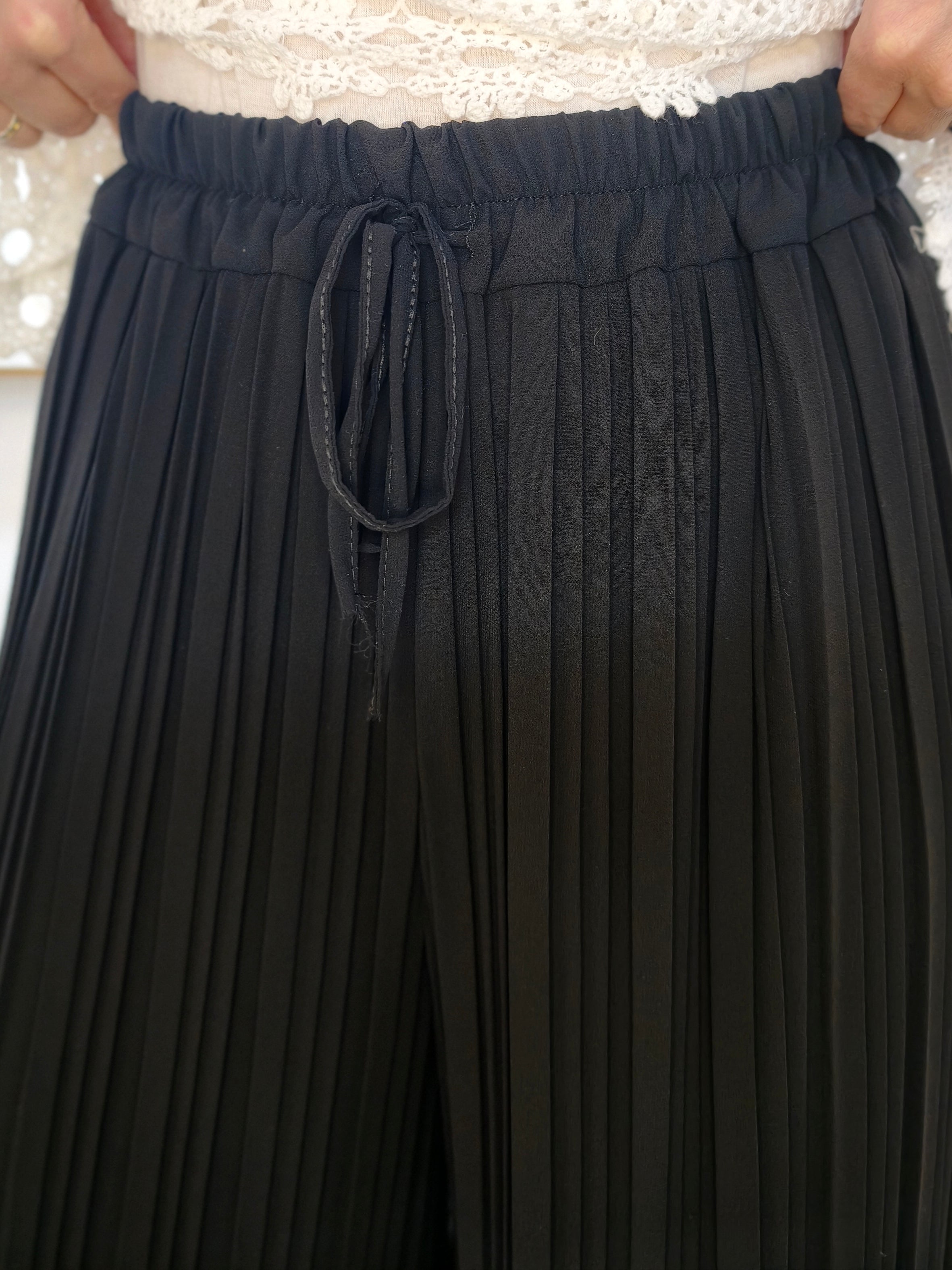 Plissee Hose mit weitem Bein Schwarz (36-44)