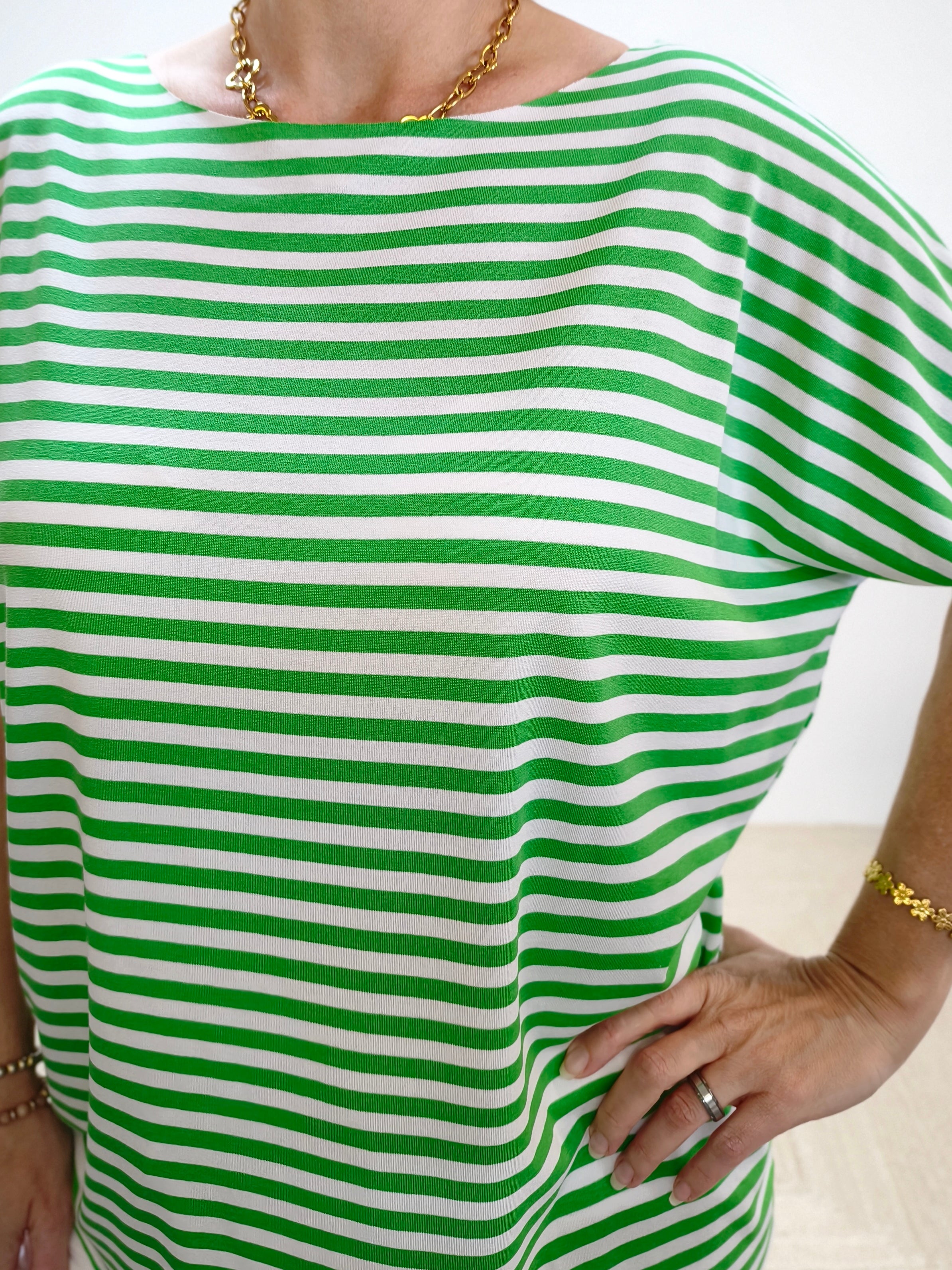 Leichtes Shirt gestreift in weiss/grün (38-42/44)