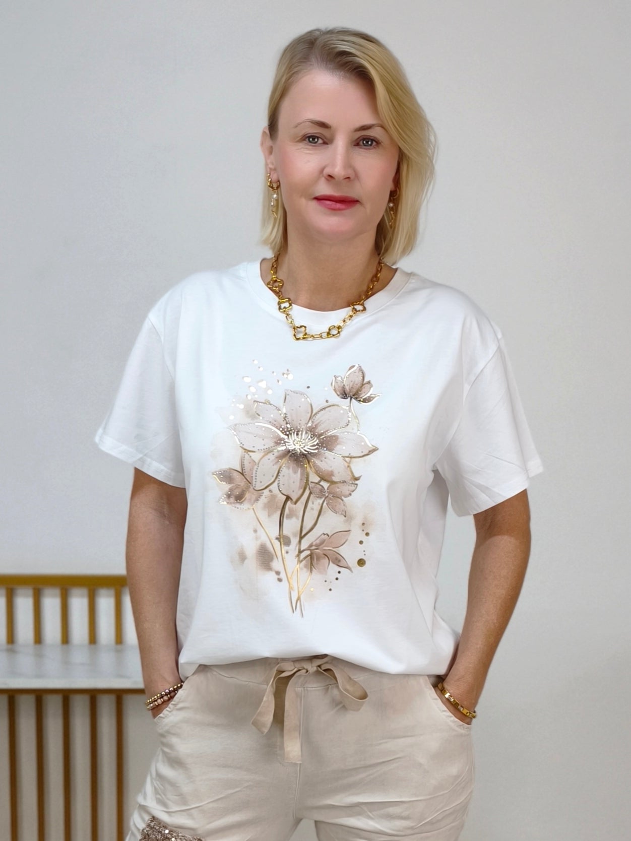 T-Shirt "Blume" weiss/beige (36-42)