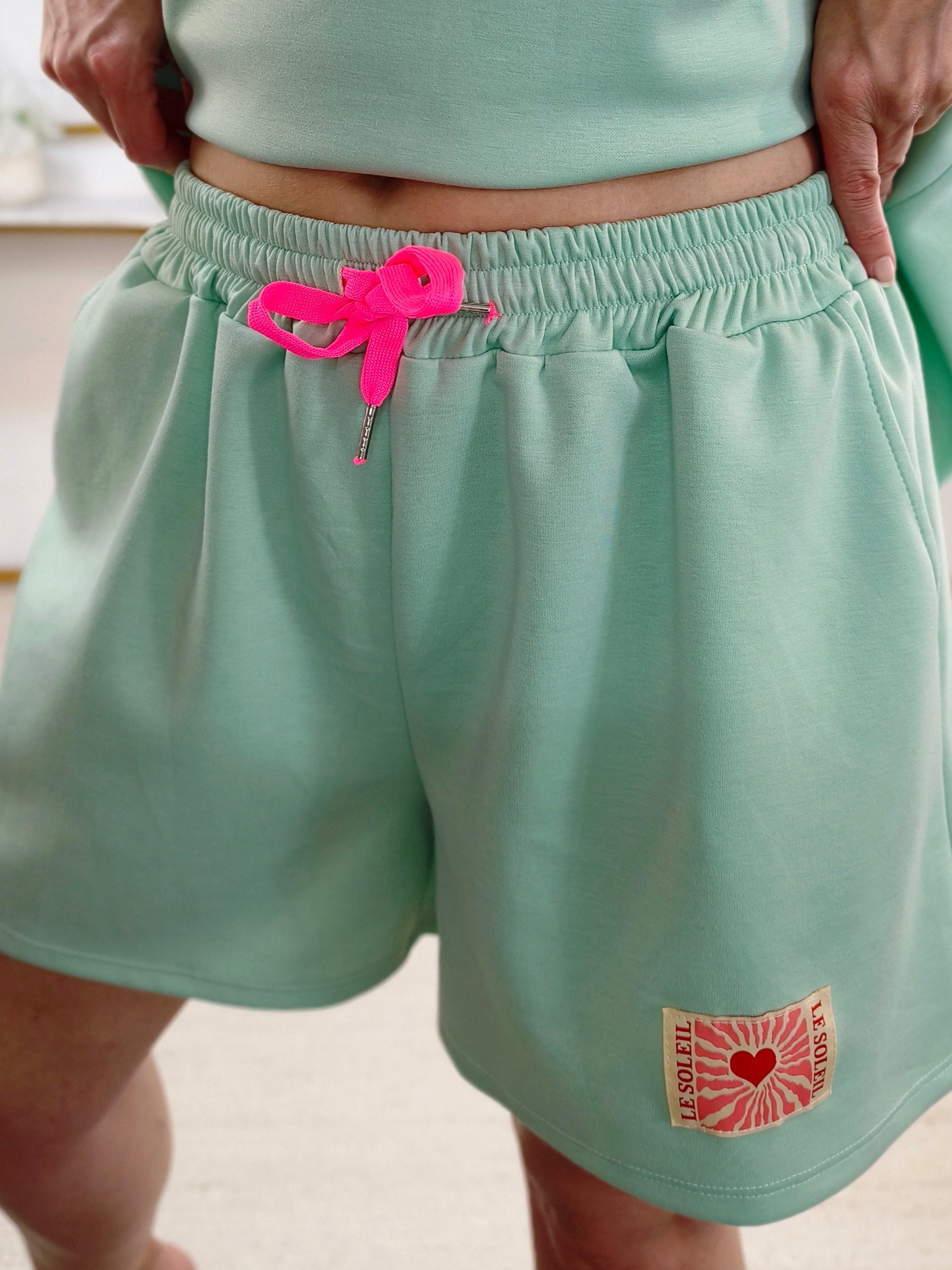 Sweater Shorts „Le Soleil“ Lindgrün (38-44)