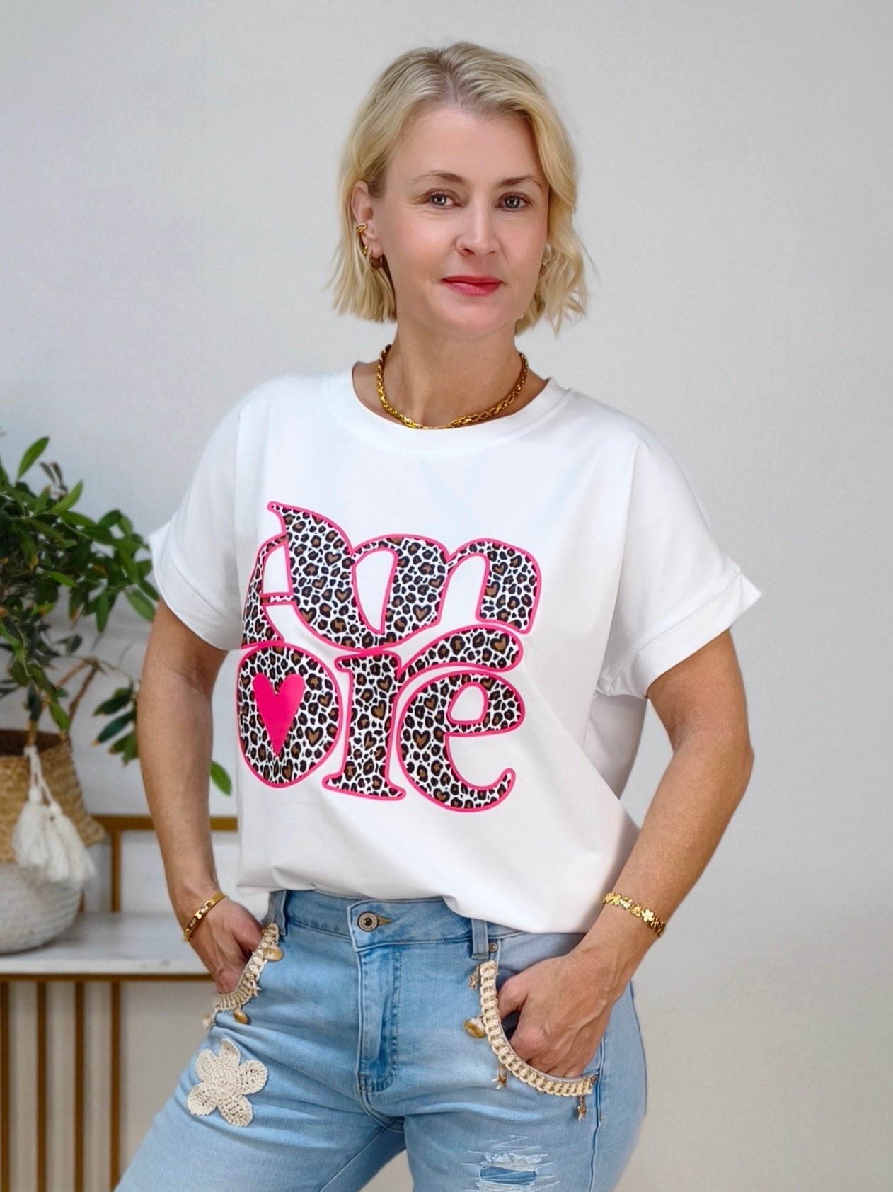 T-Shirt "Amore" in weiss mit Leo (40-44)