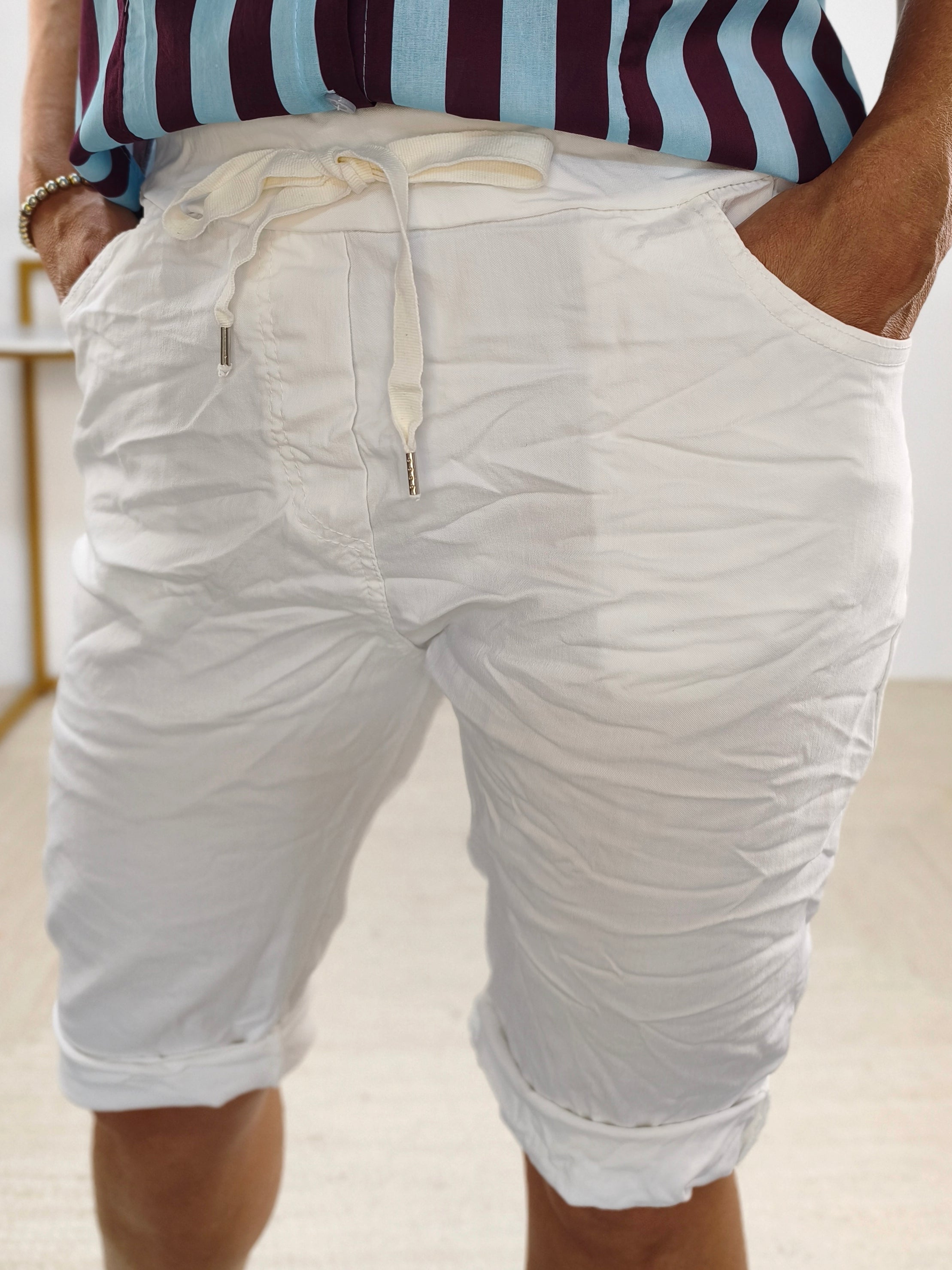 Elastische Shorts in Weiss (38-44)