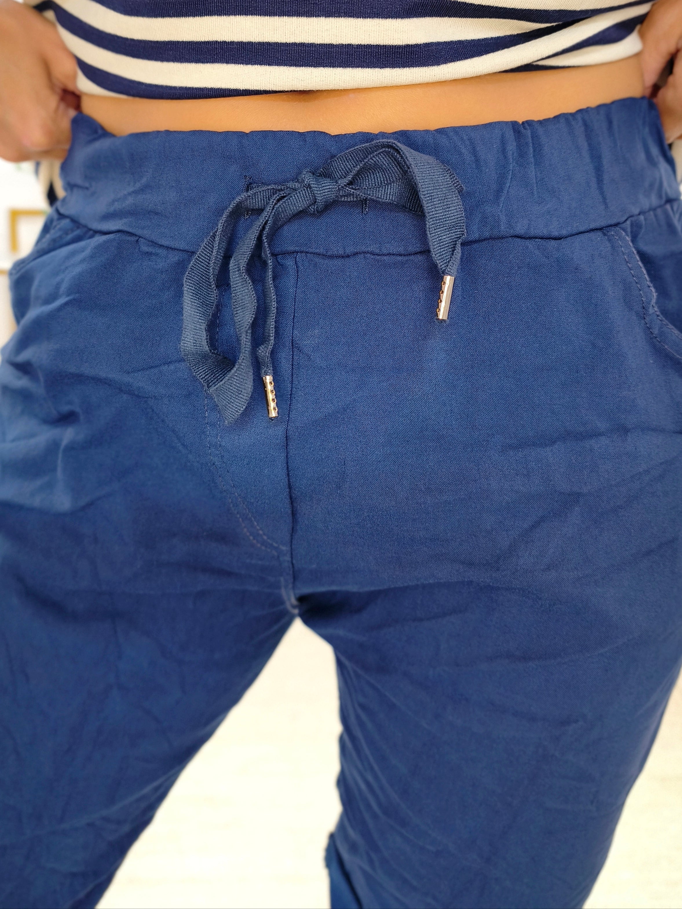 Elastische Shorts in Dunkelblau (38-44)