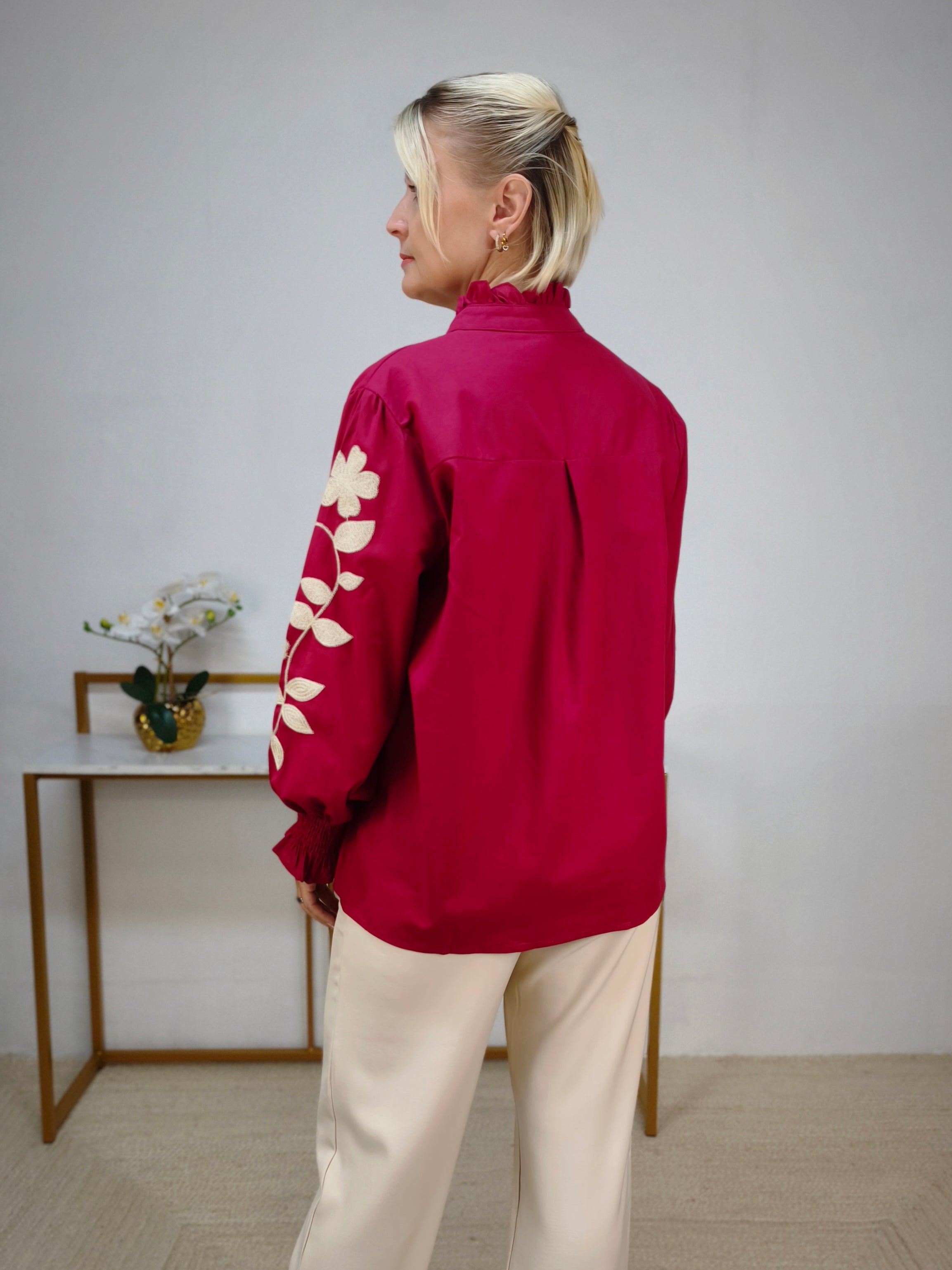 Damenbluse mit Blumenstickerei in Burgundy (38, 40, 42)