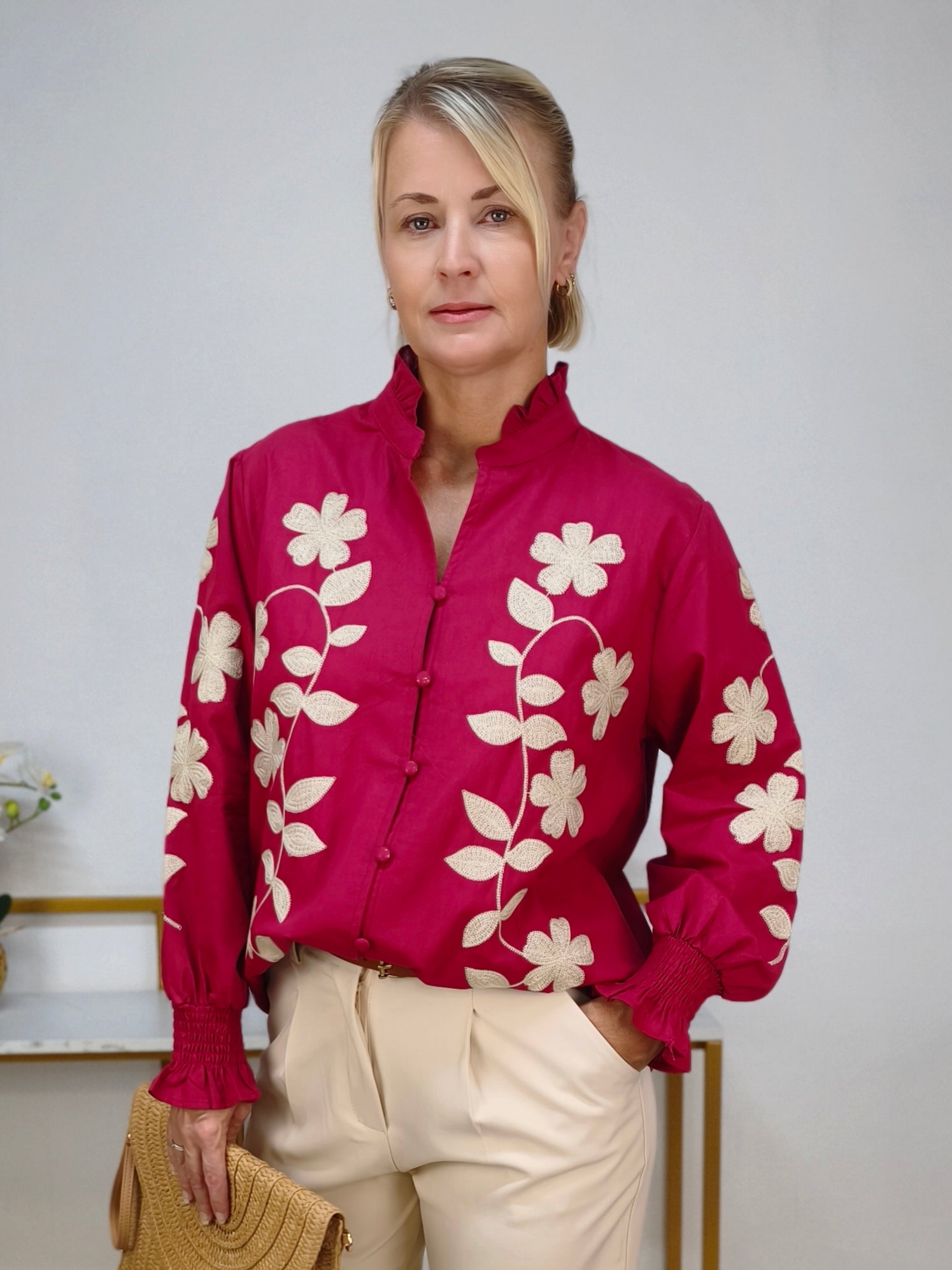 Damenbluse mit Blumenstickerei in Burgundy (38, 40, 42)