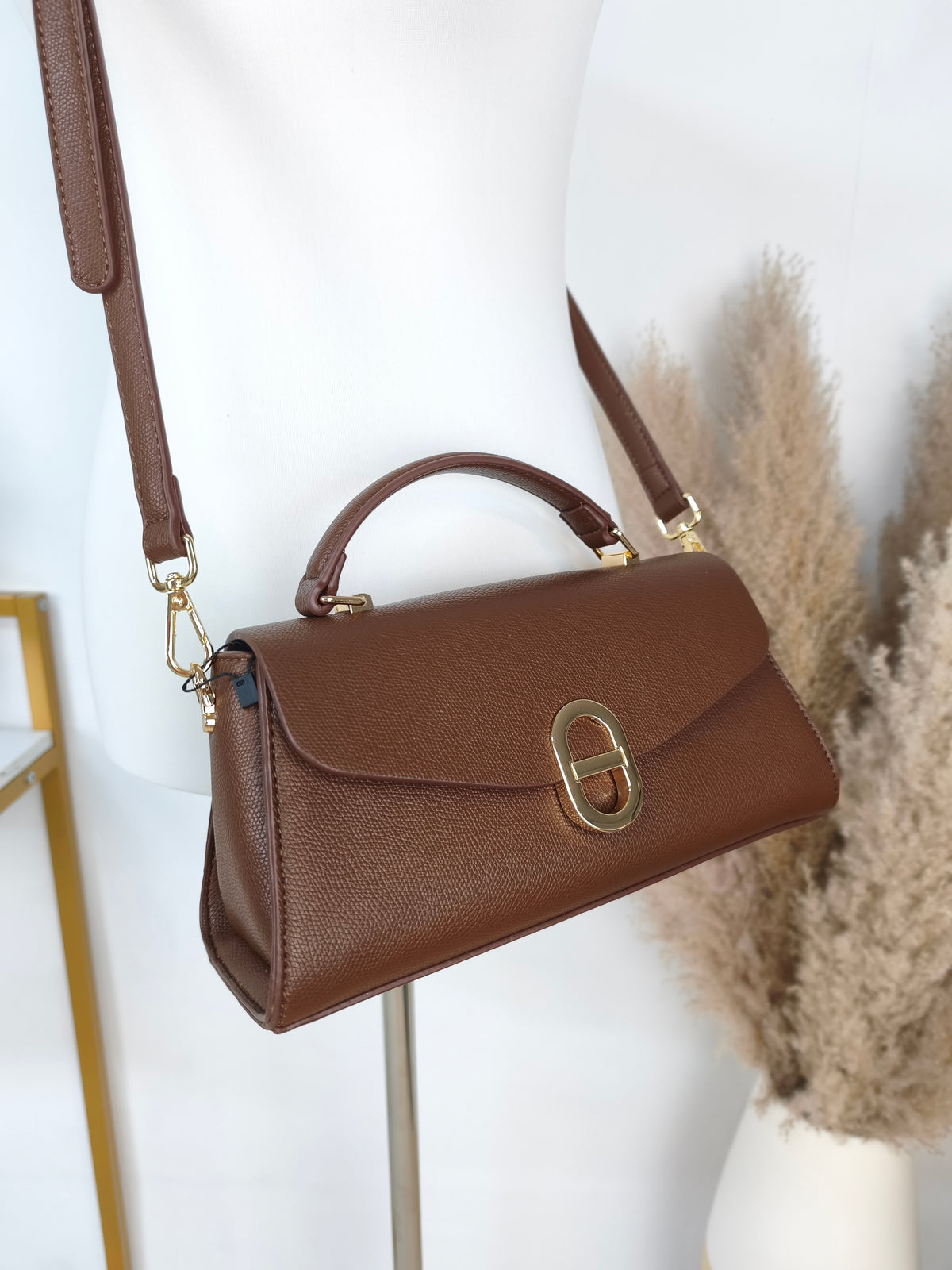 Handliche Handtasche in Kaffeebraun