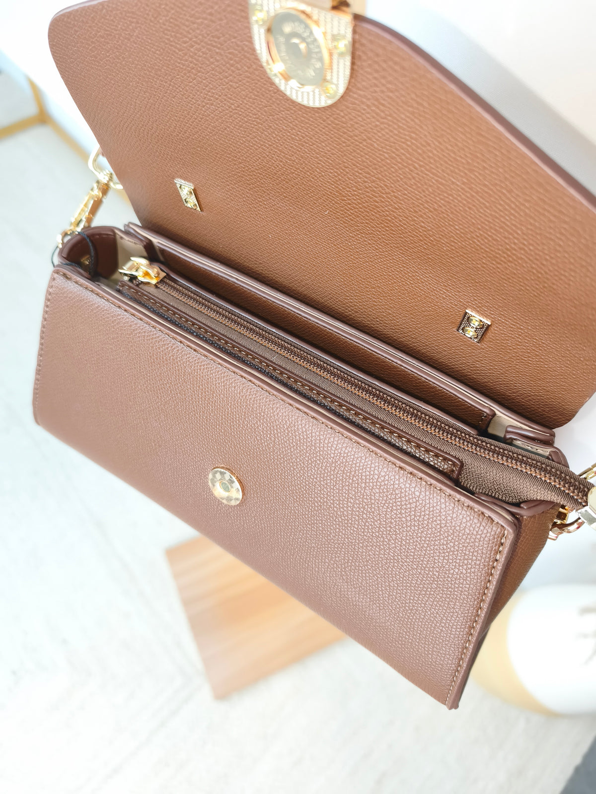Handliche Handtasche in Kaffeebraun