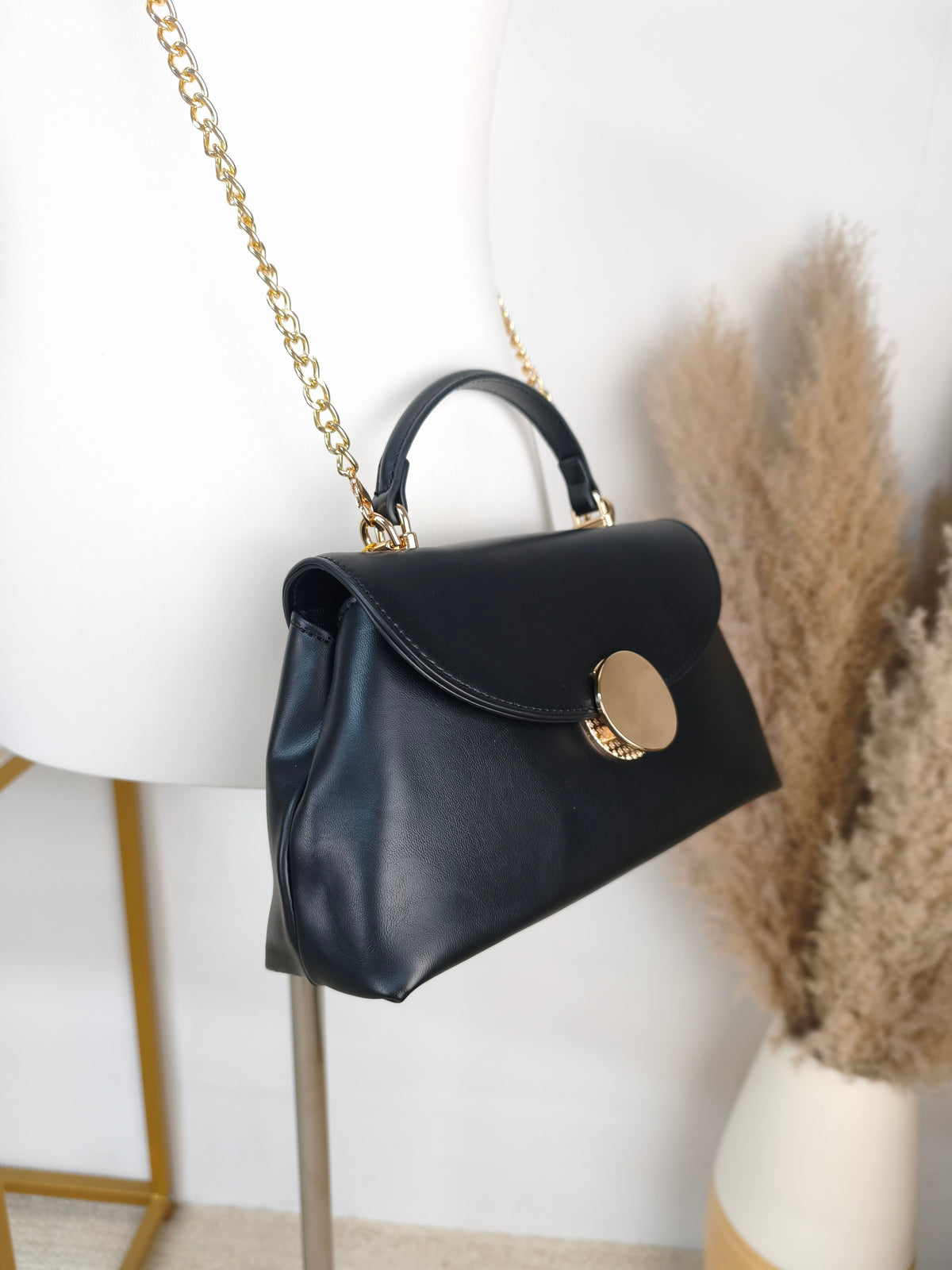 Handliche Handtasche in Schwarz