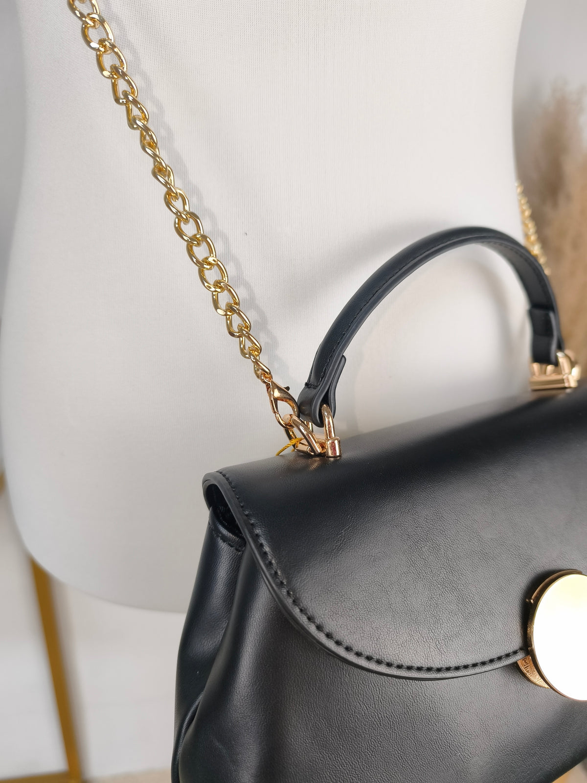 Handliche Handtasche in Schwarz