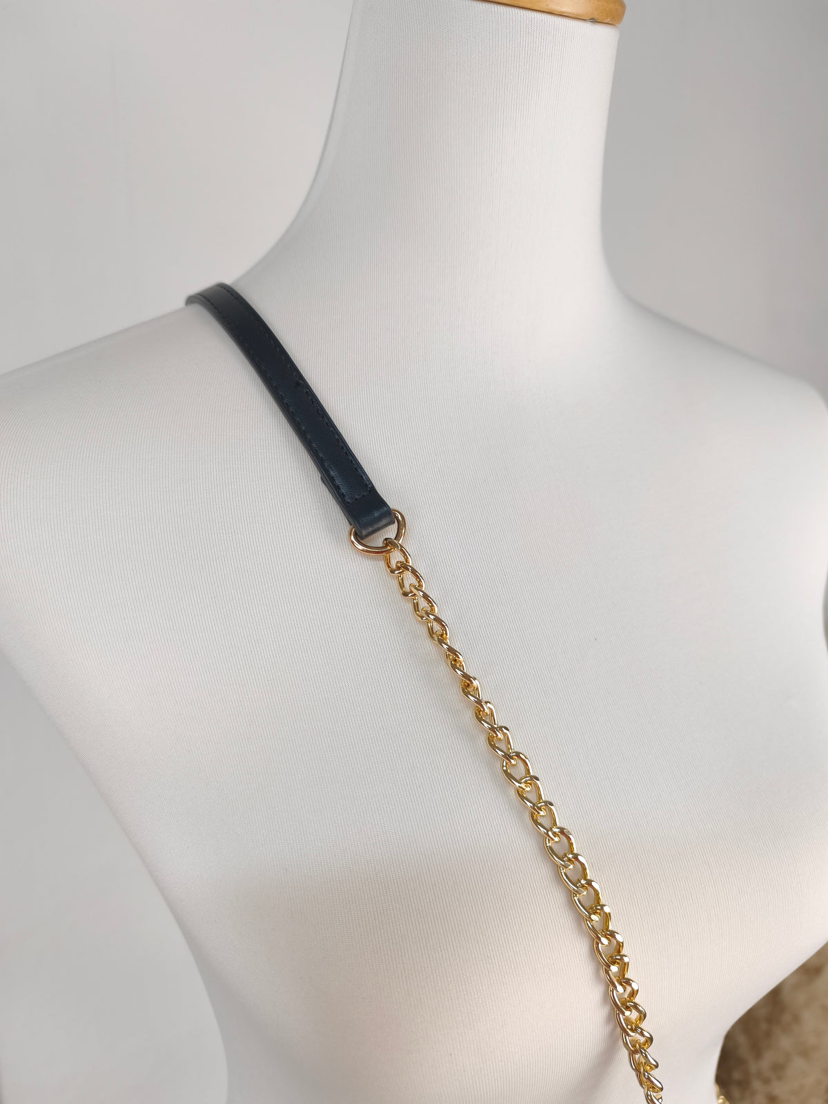 Handliche Handtasche in Schwarz