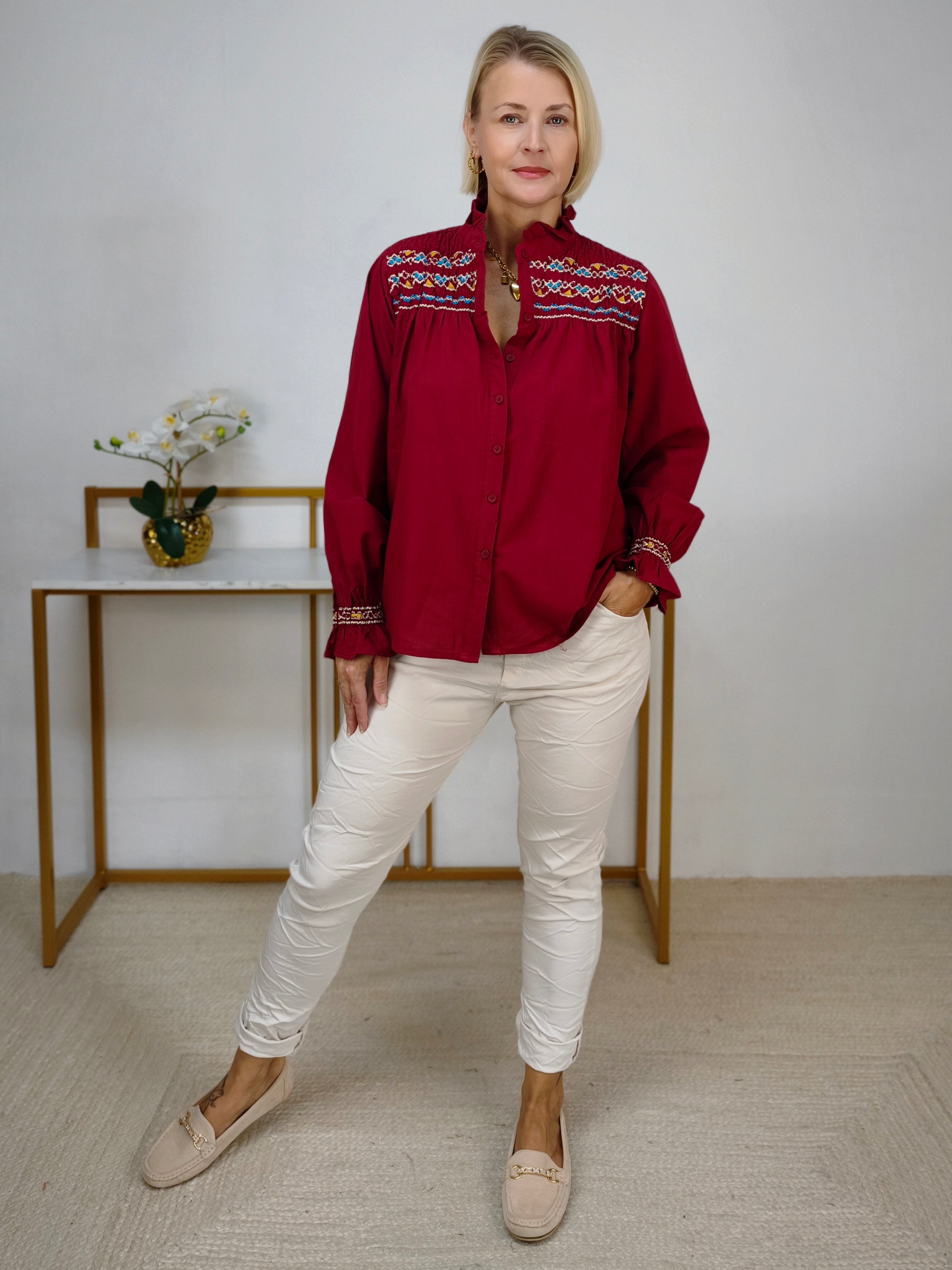 Damenbluse mit Blumenstickerei in Burgundy (38, 40, 42)