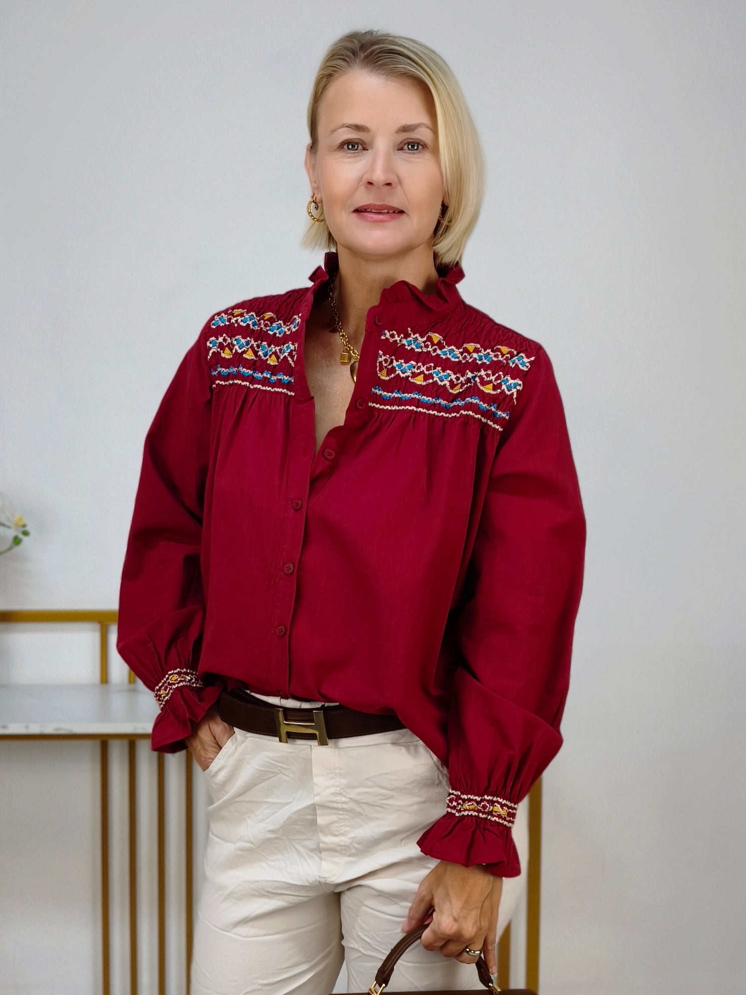 Damenbluse mit Blumenstickerei in Burgundy (38, 40, 42)