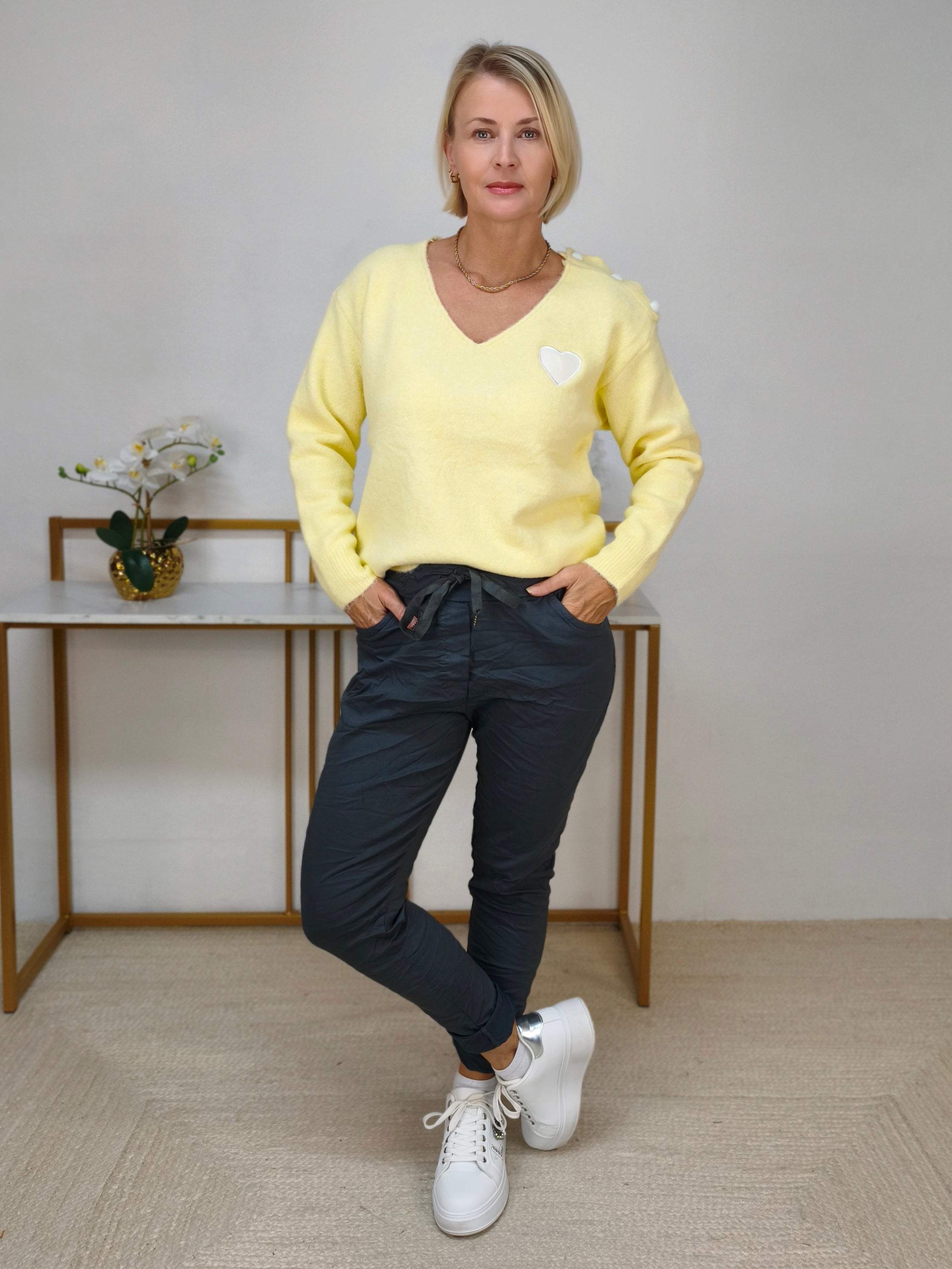 Weicher Strickpullover mit Herzchen in buttergelb (36-42)