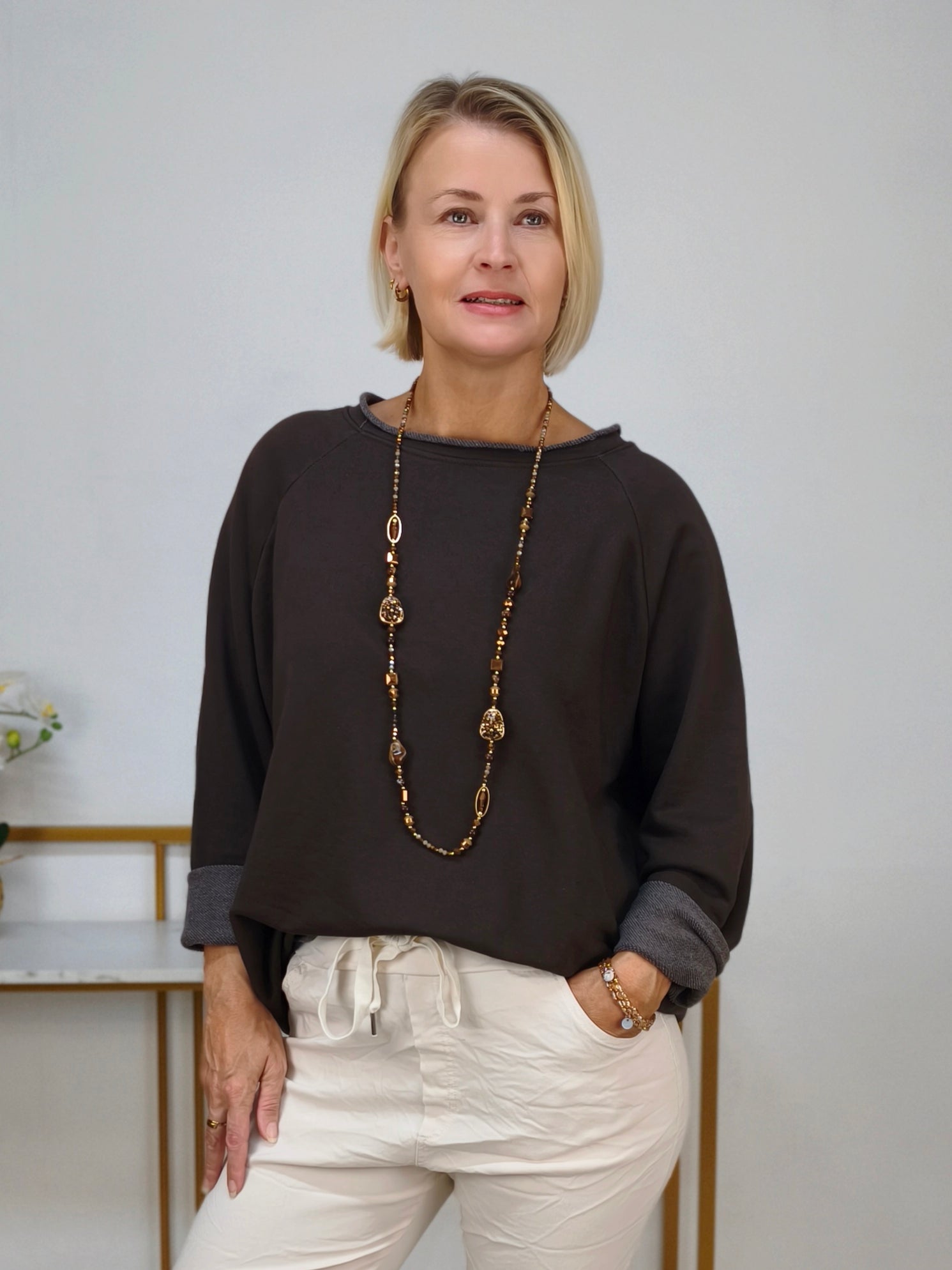 Einfarbiges Sweatshirt aus Baumwolle coffee (40-44)