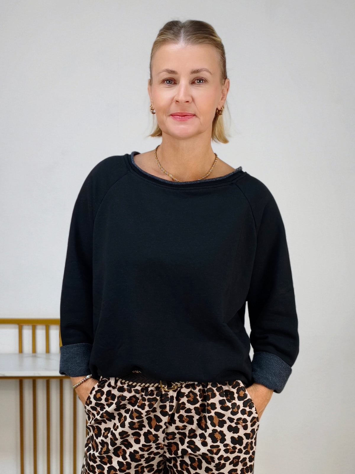 Einfarbiges Sweatshirt aus Baumwolle Schwarz (40-44)