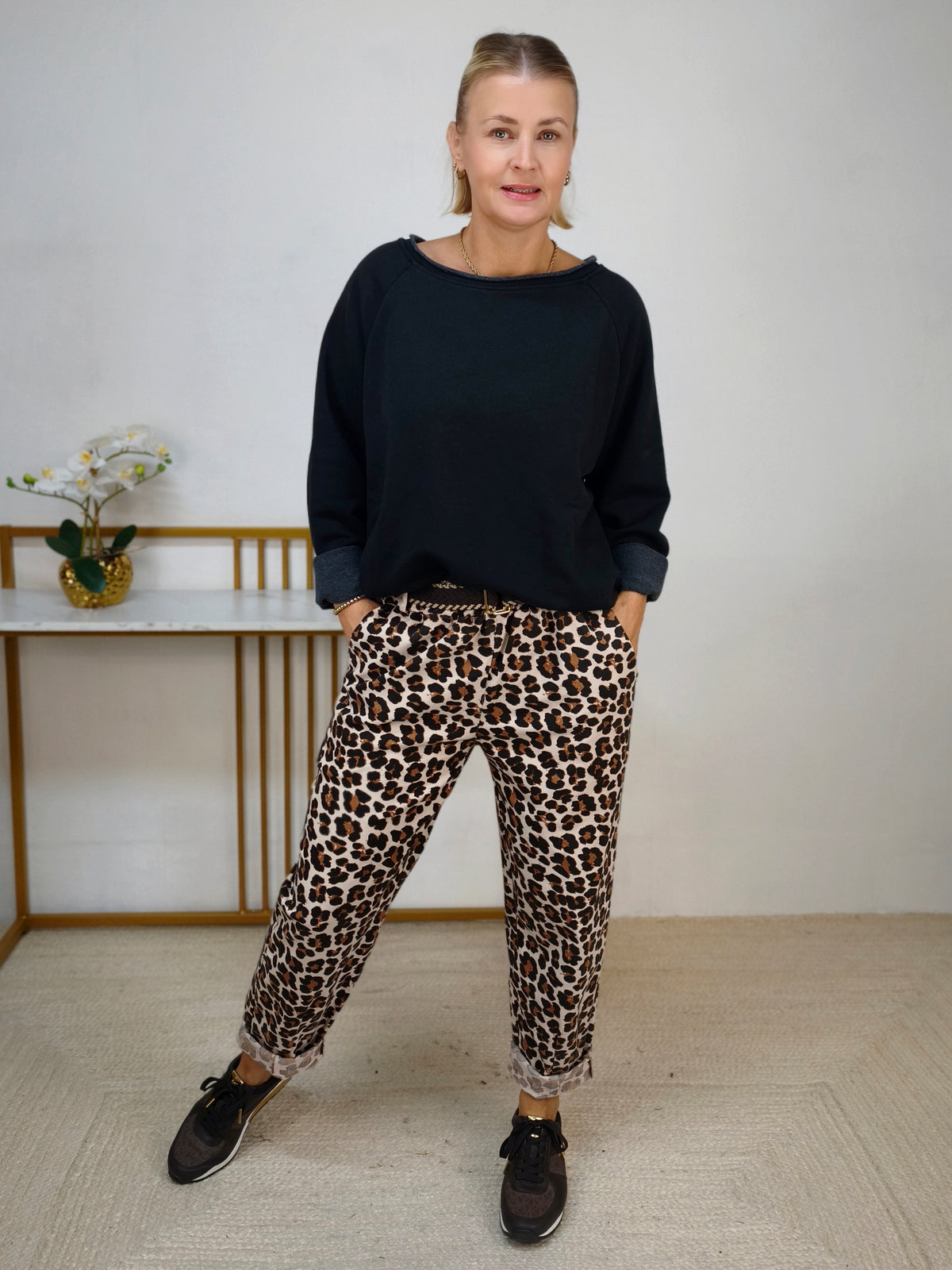 Einfarbiges Sweatshirt aus Baumwolle Schwarz (40-44)