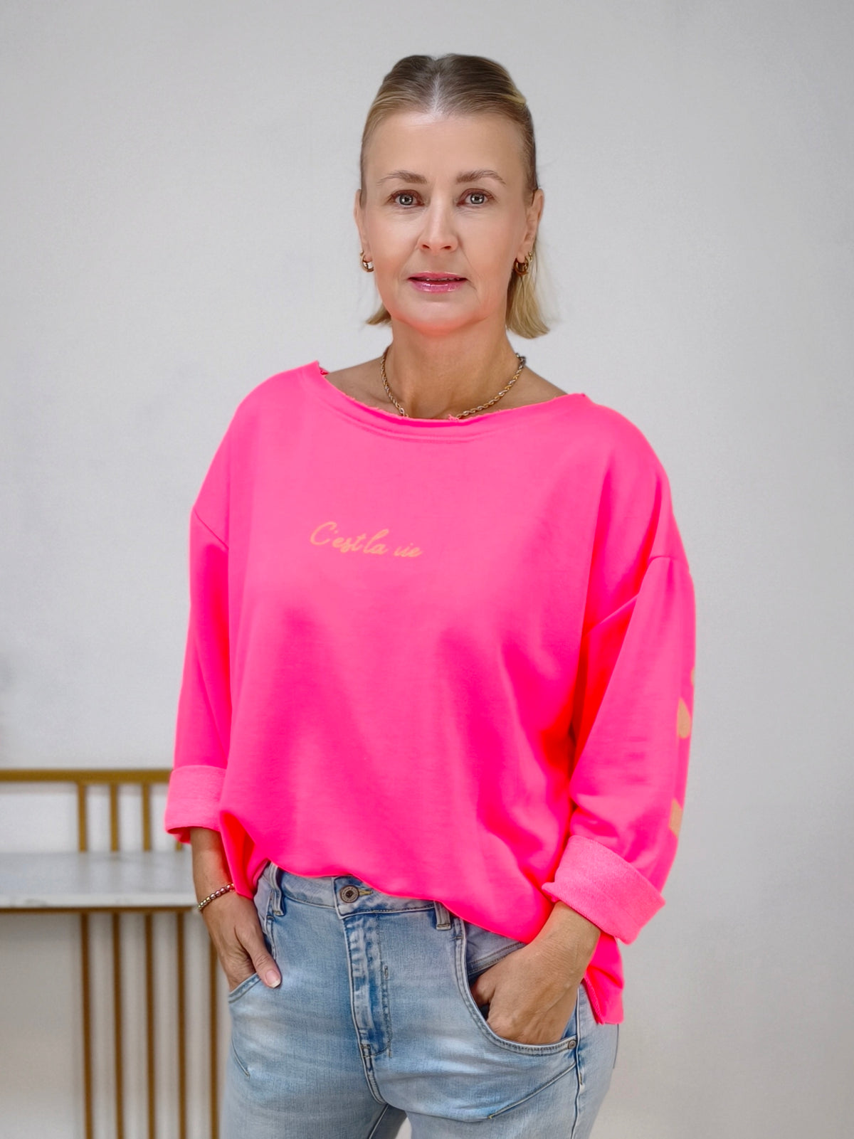 Sweatshirt "C'est la vie" aus Baumwolle Neon Pink (40-44)