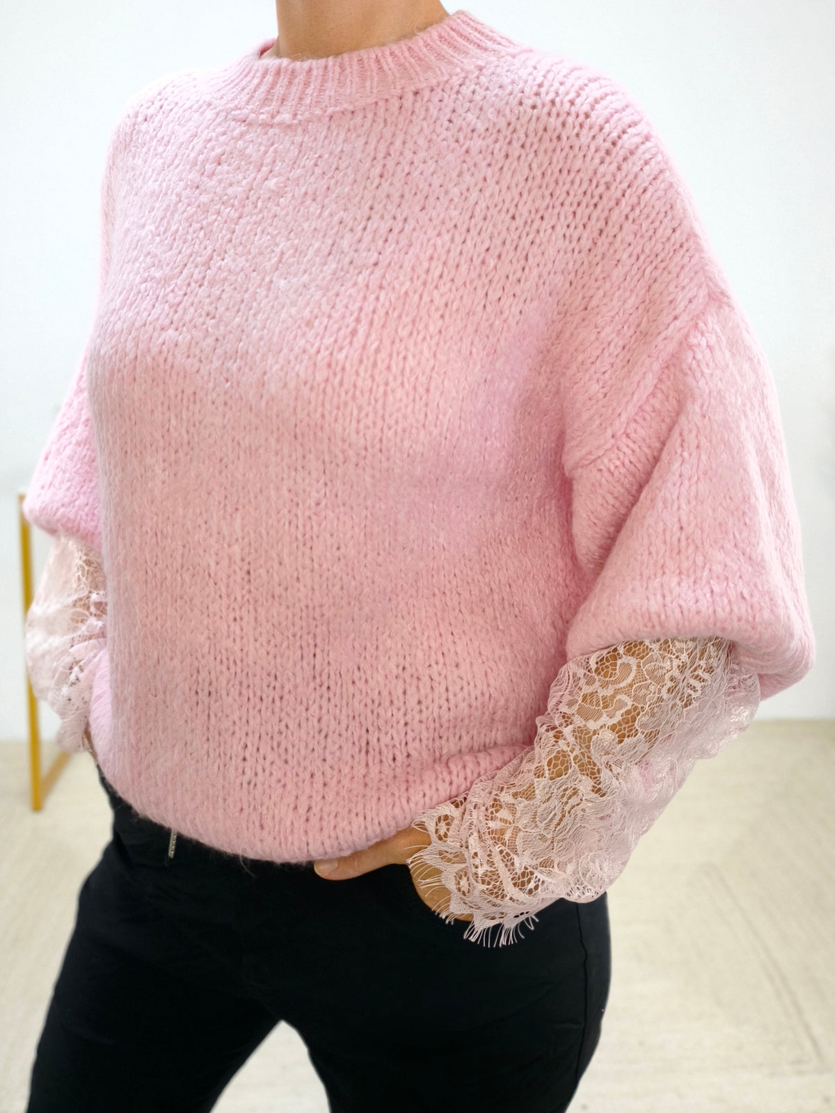 Kuschelpullover mit Spitzenärmel in Altrosa (38-42/44)