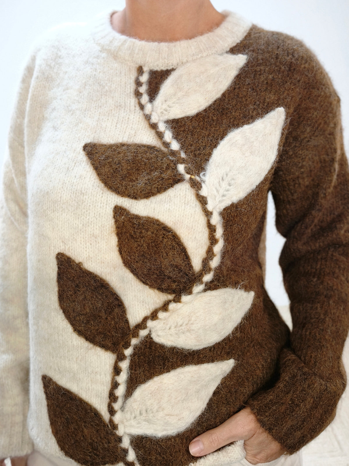 Warmer Pullover in Beige/Dunkelbraun mit Rankenmuster (36-42)