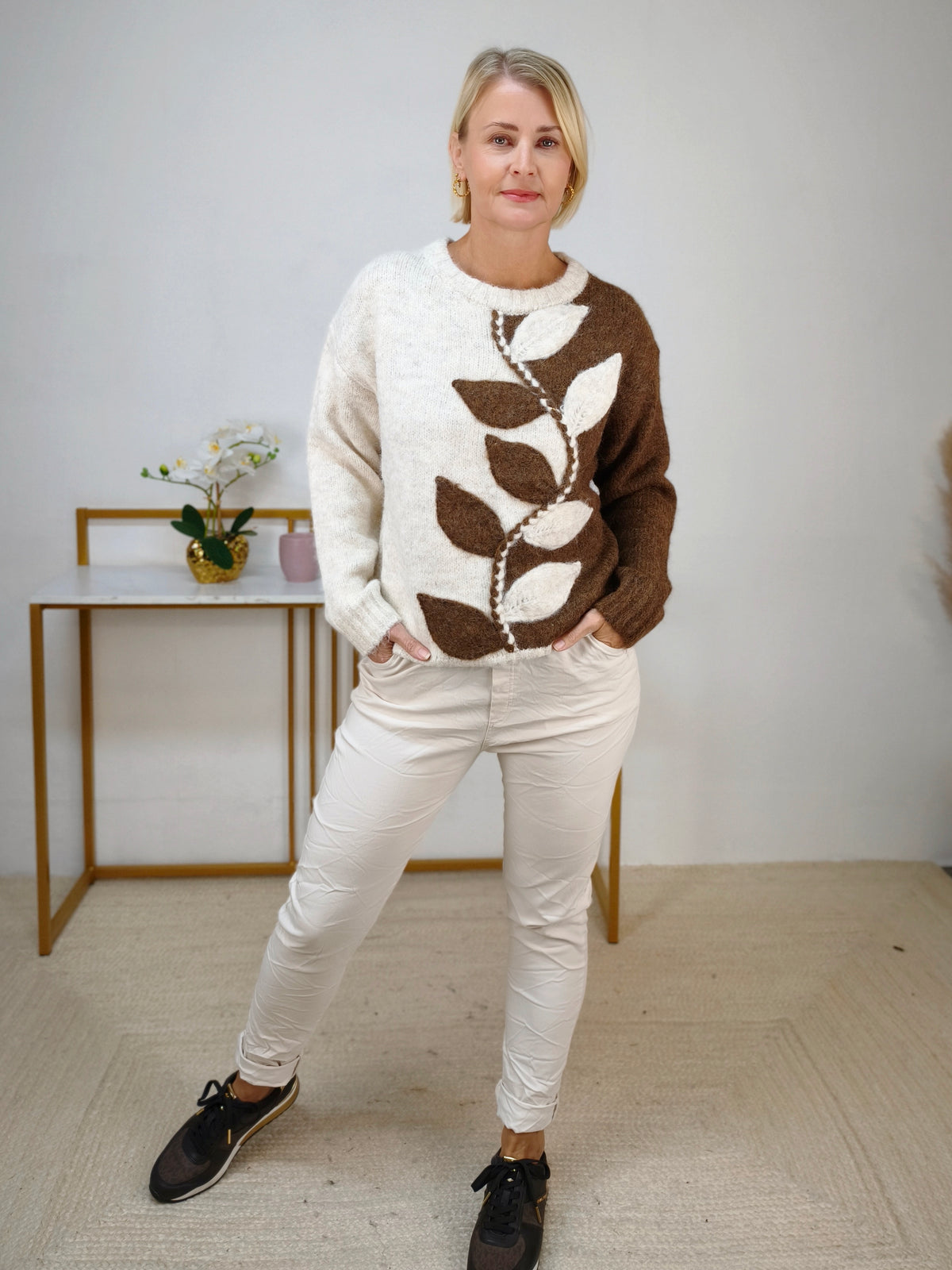 Warmer Pullover in Beige/Dunkelbraun mit Rankenmuster (36-42)