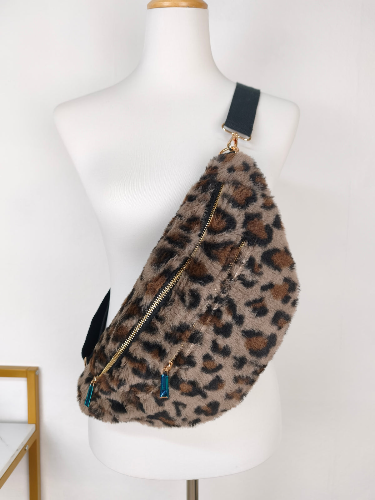 Fell Crossbag/Gürteltasche im Leo Design Taupe