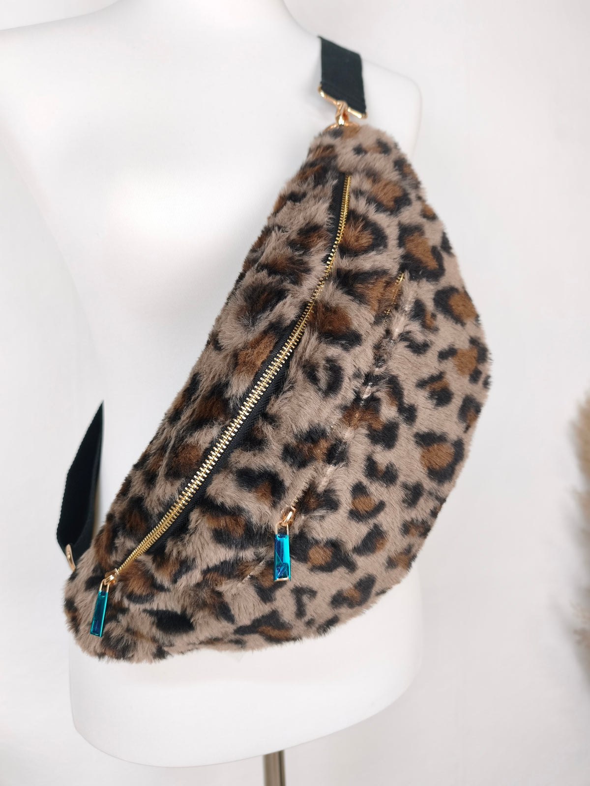 Fell Crossbag/Gürteltasche im Leo Design Taupe